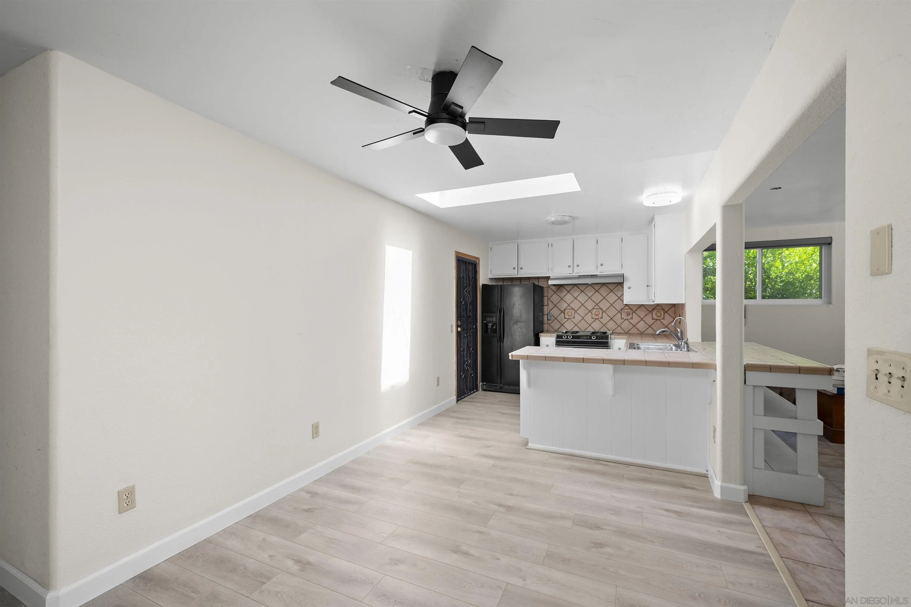 https://cdn.realtyfeed.com/cdn/127/250037037/11546c6ce9120042fb3e197ccfe895d0.webp