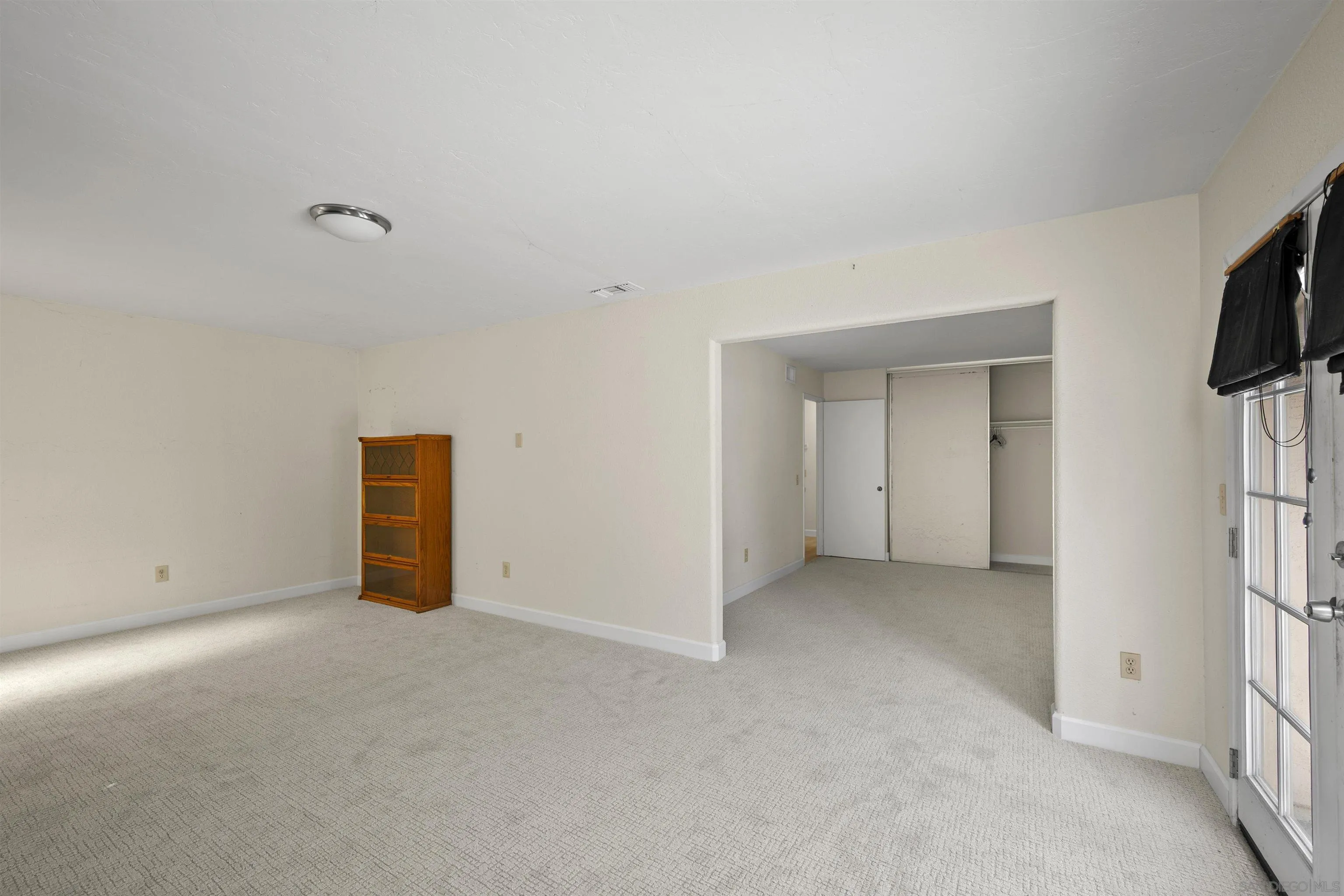 https://cdn.realtyfeed.com/cdn/127/250037037/a955d47883cc374594e90e95a3a3d222.webp