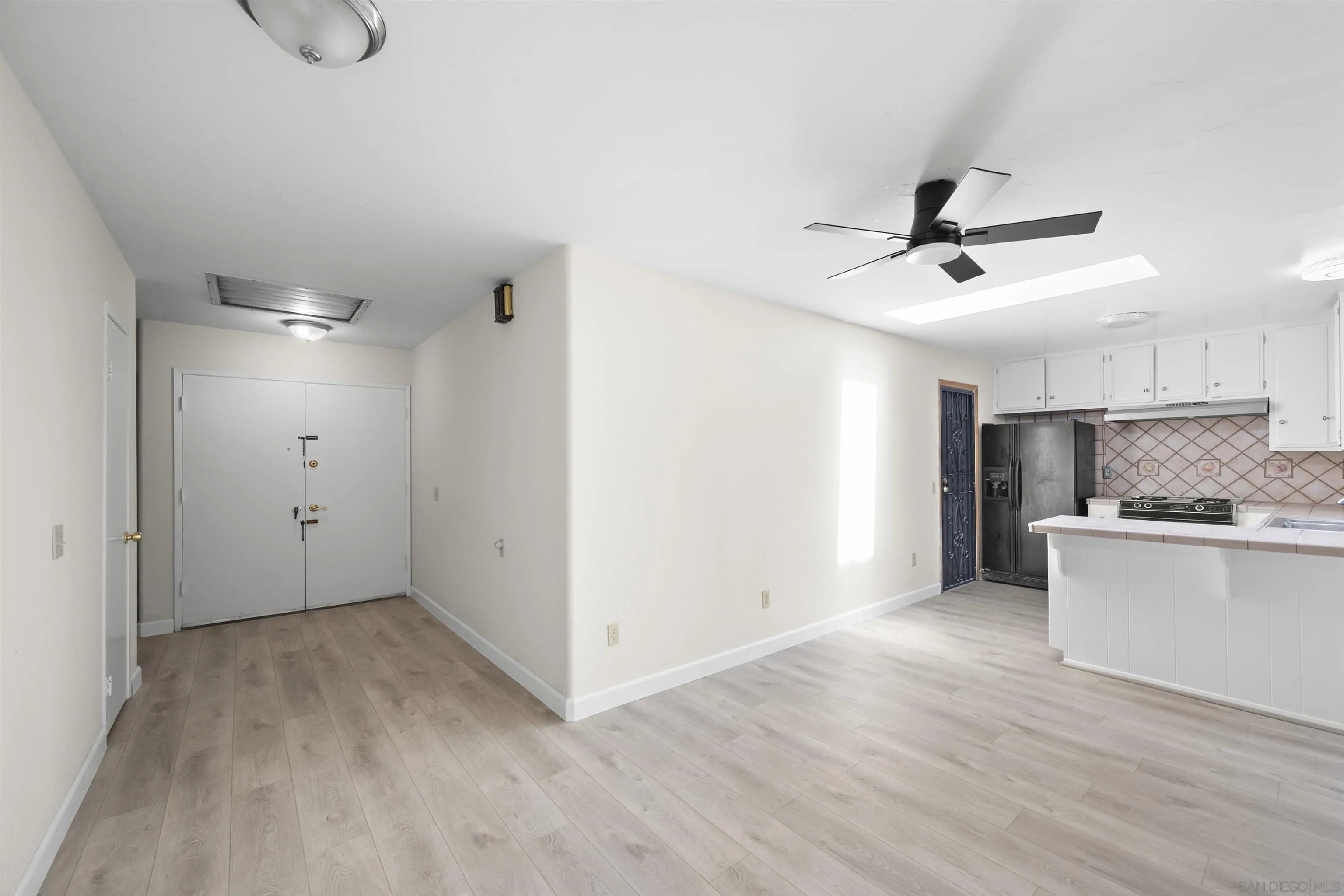 https://cdn.realtyfeed.com/cdn/127/250037037/c985efb00a54428a7773b25ad4726b70.webp
