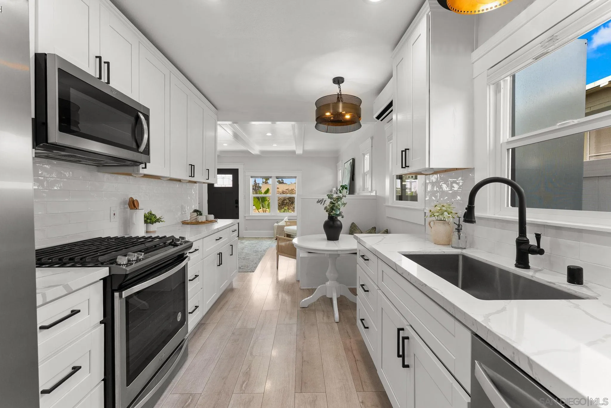 https://cdn.realtyfeed.com/cdn/127/250037043/0d815aa98ace9f91cd4bc1a16eaf1e49.webp