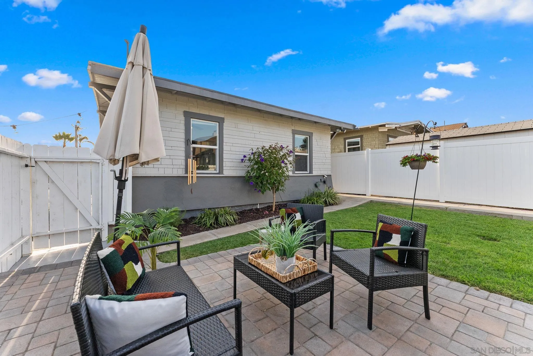 https://cdn.realtyfeed.com/cdn/127/250037043/1a06f028f1345be76d1d77eea354f656.webp