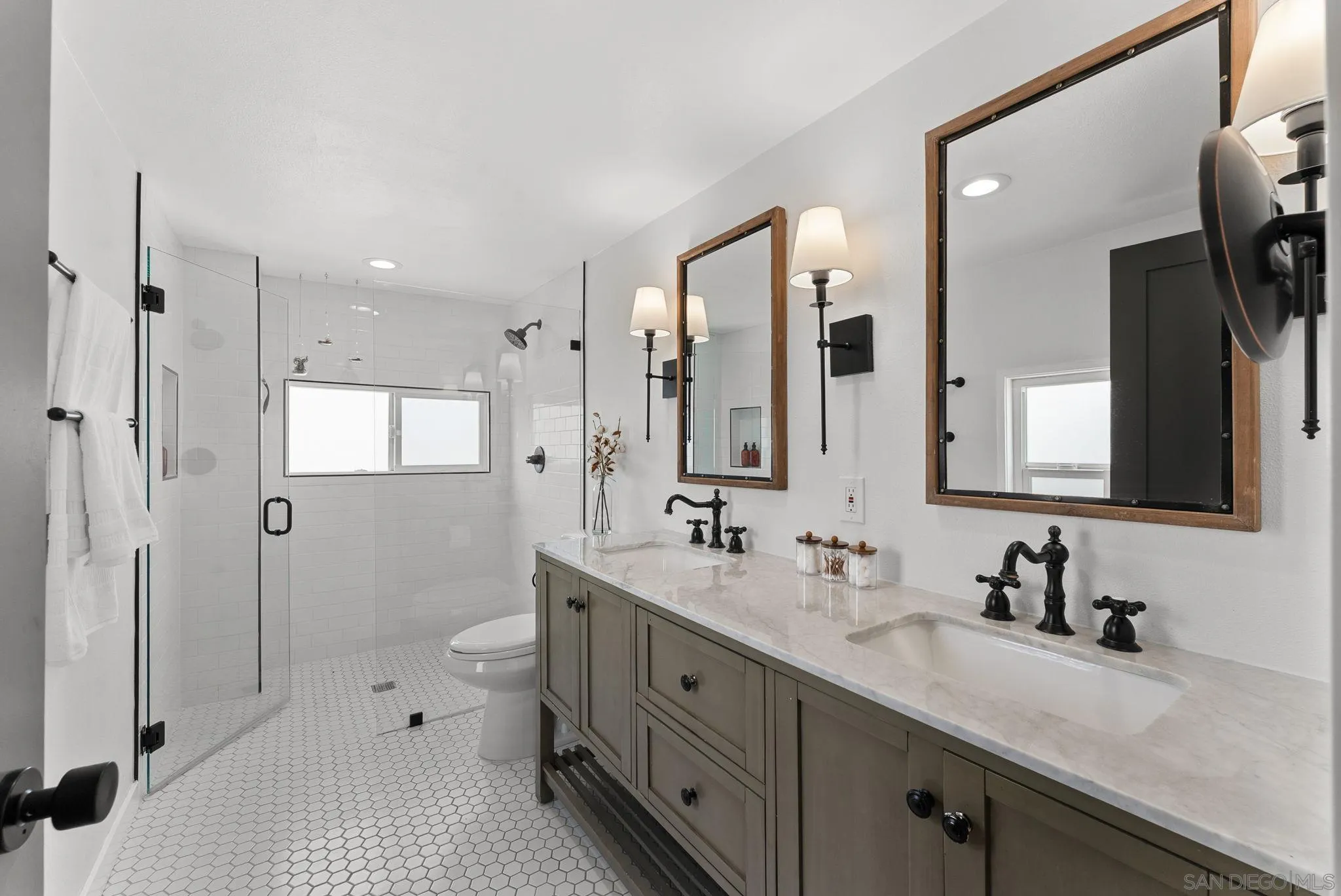 https://cdn.realtyfeed.com/cdn/127/250037043/2d7b6f8d0f18852d059cf52196a55d06.webp