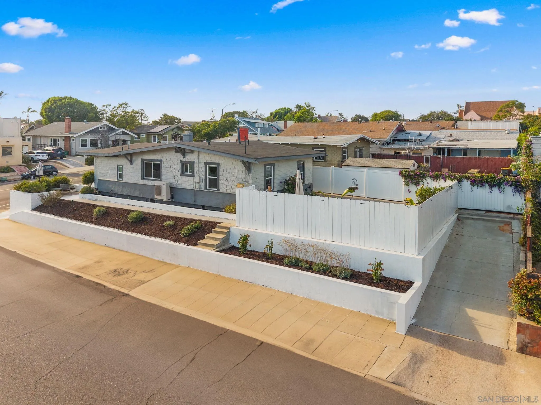 https://cdn.realtyfeed.com/cdn/127/250037043/a7d1f2dd8b5330608e4542e7595f60d8.webp