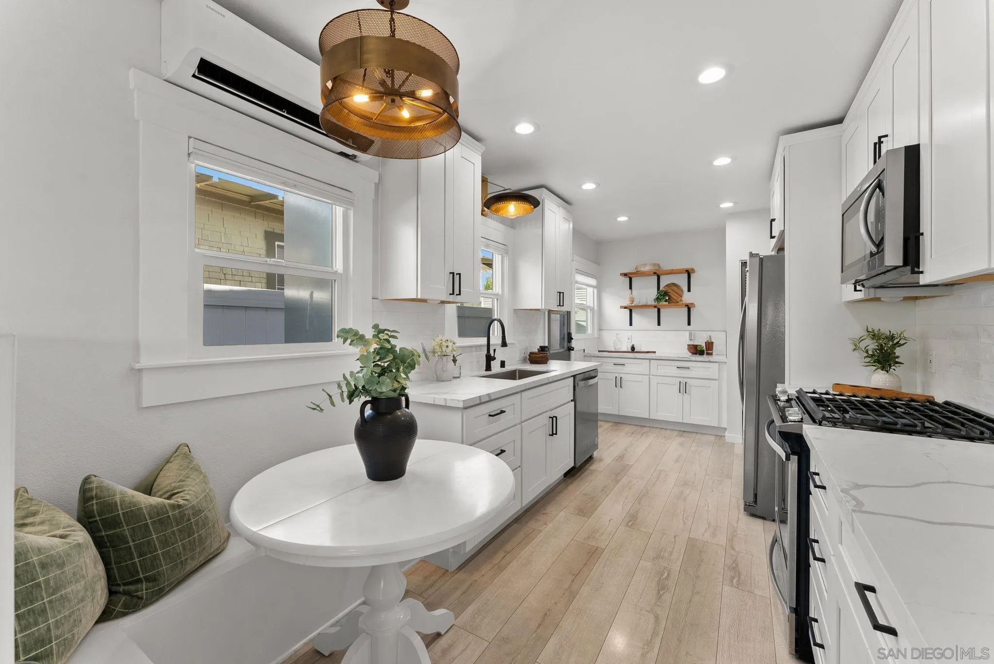 https://cdn.realtyfeed.com/cdn/127/250037043/c3e0944e566dcf9ffc577a0dfa6226b8.webp
