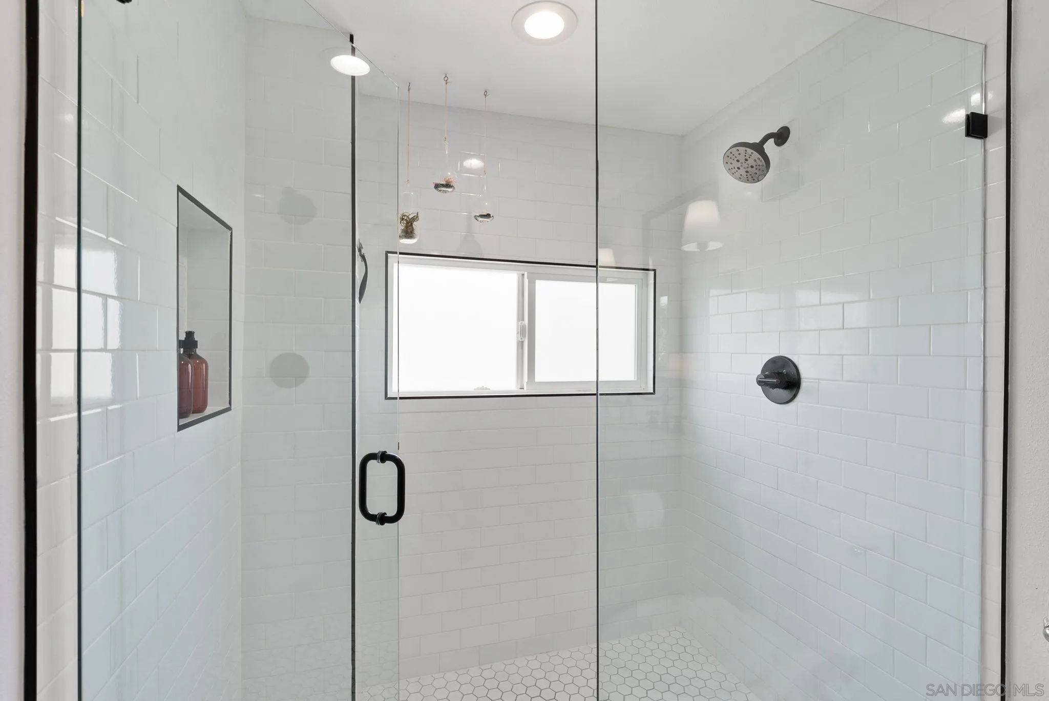 https://cdn.realtyfeed.com/cdn/127/250037043/e63f05050a5202bc83a031b9402221f6.webp