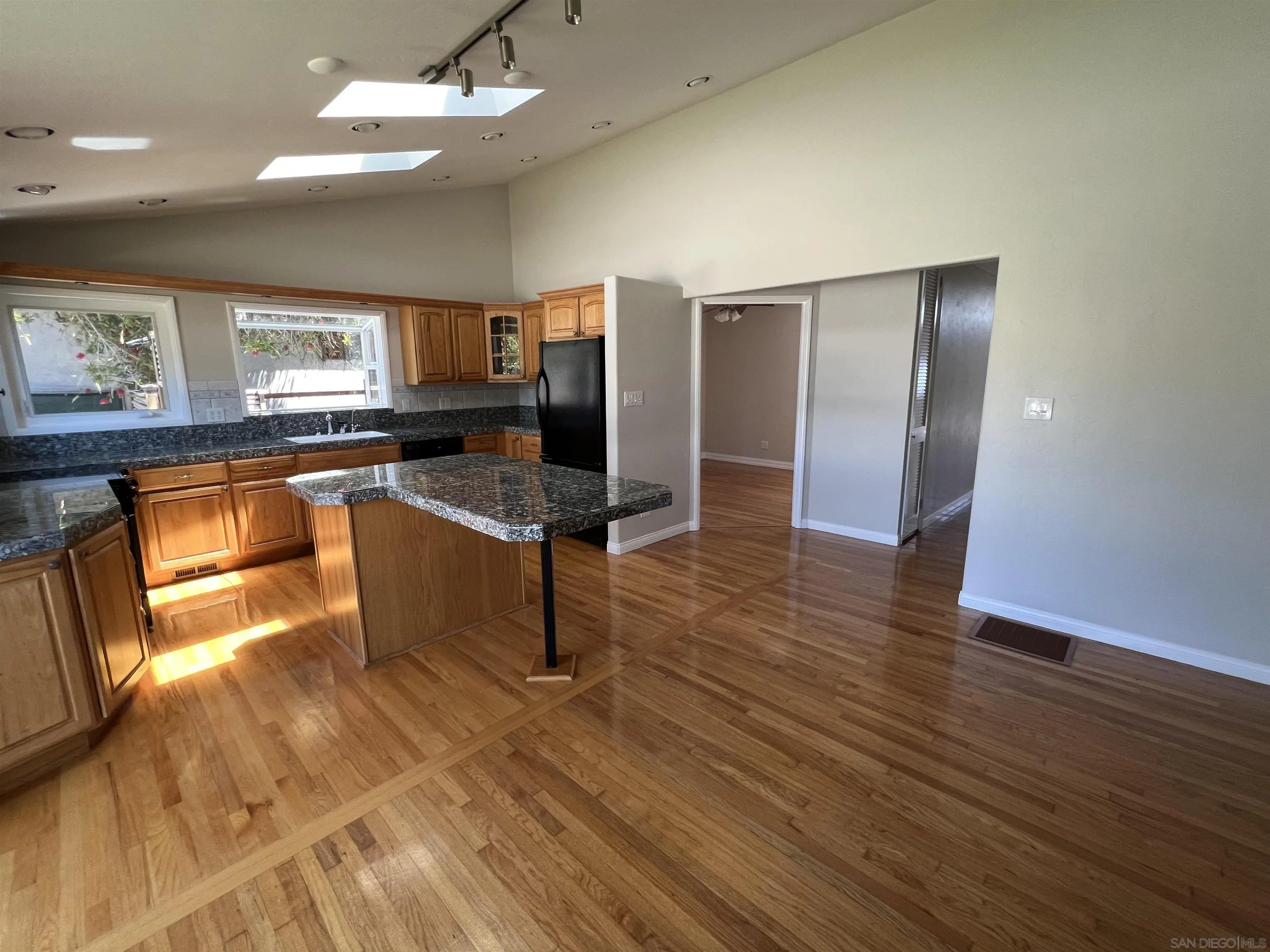 https://cdn.realtyfeed.com/cdn/127/250037044/06cda6159c054ed8004681024e4c3b58.webp