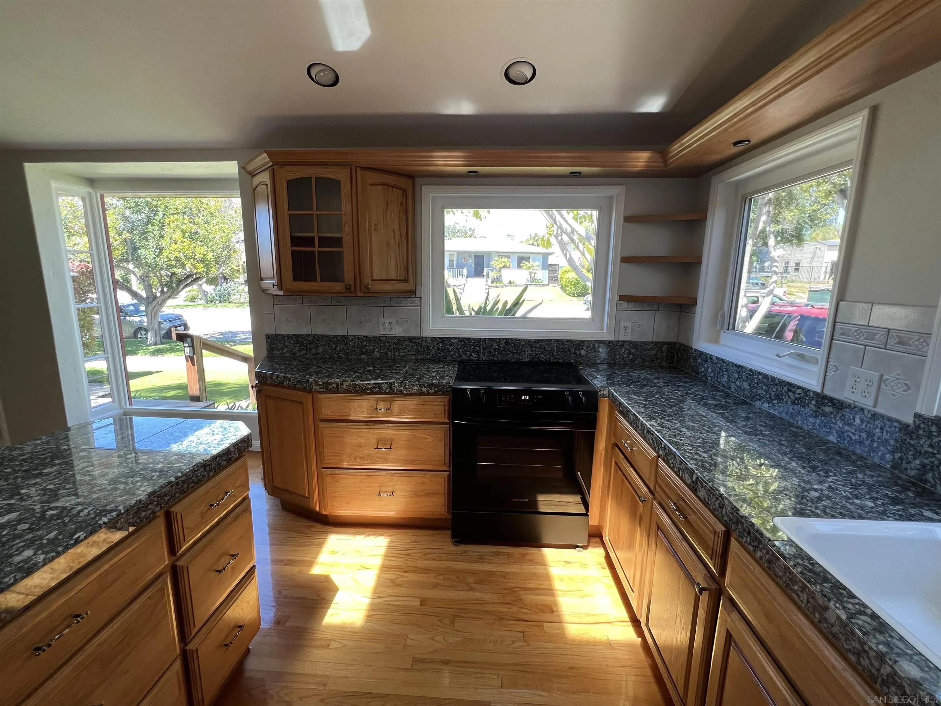 https://cdn.realtyfeed.com/cdn/127/250037044/09ead997e06596699981bd8b2e62cf04.webp