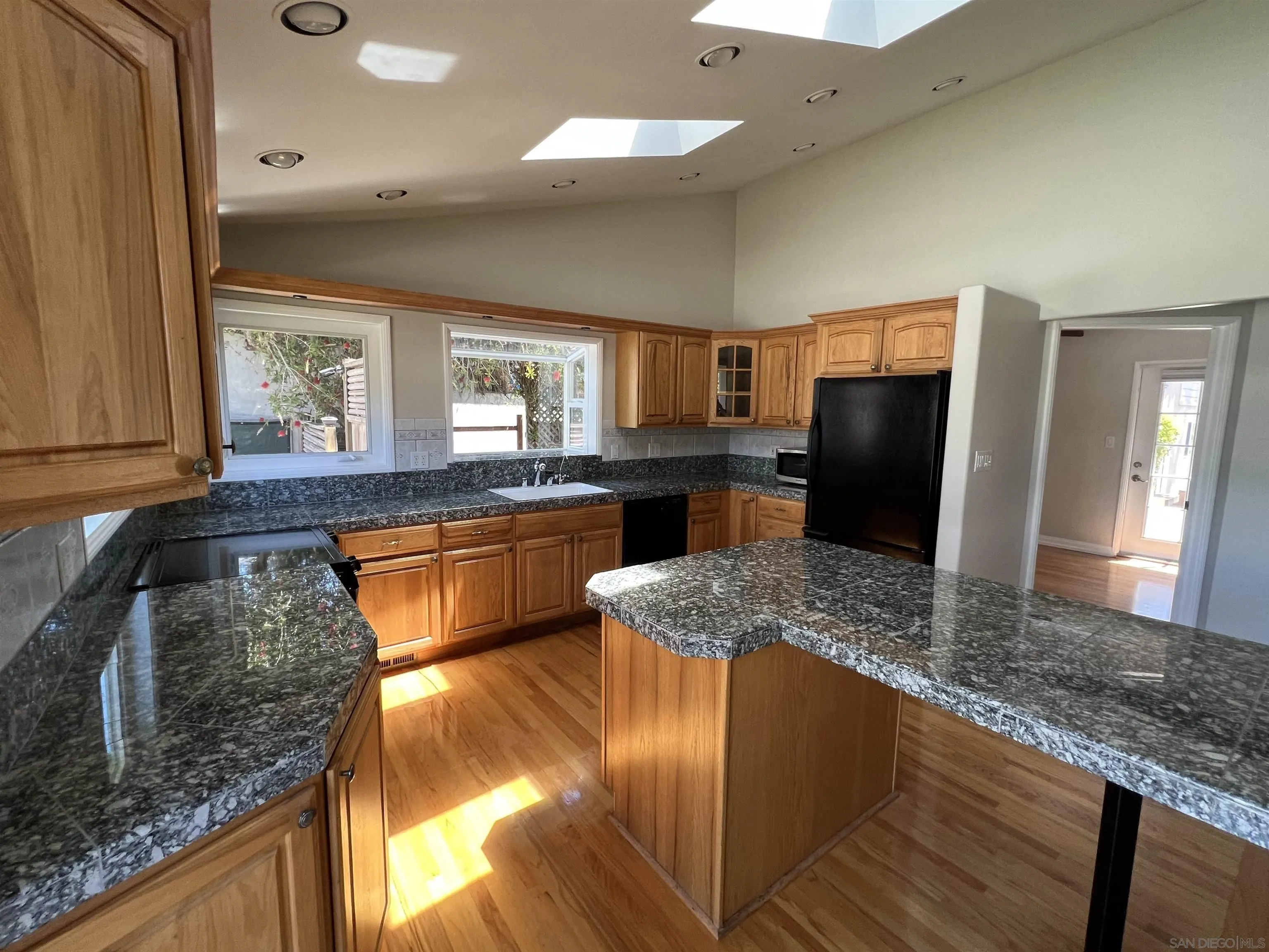 https://cdn.realtyfeed.com/cdn/127/250037044/0dd4d4ecb01dbabe89a81411d98e0af9.webp