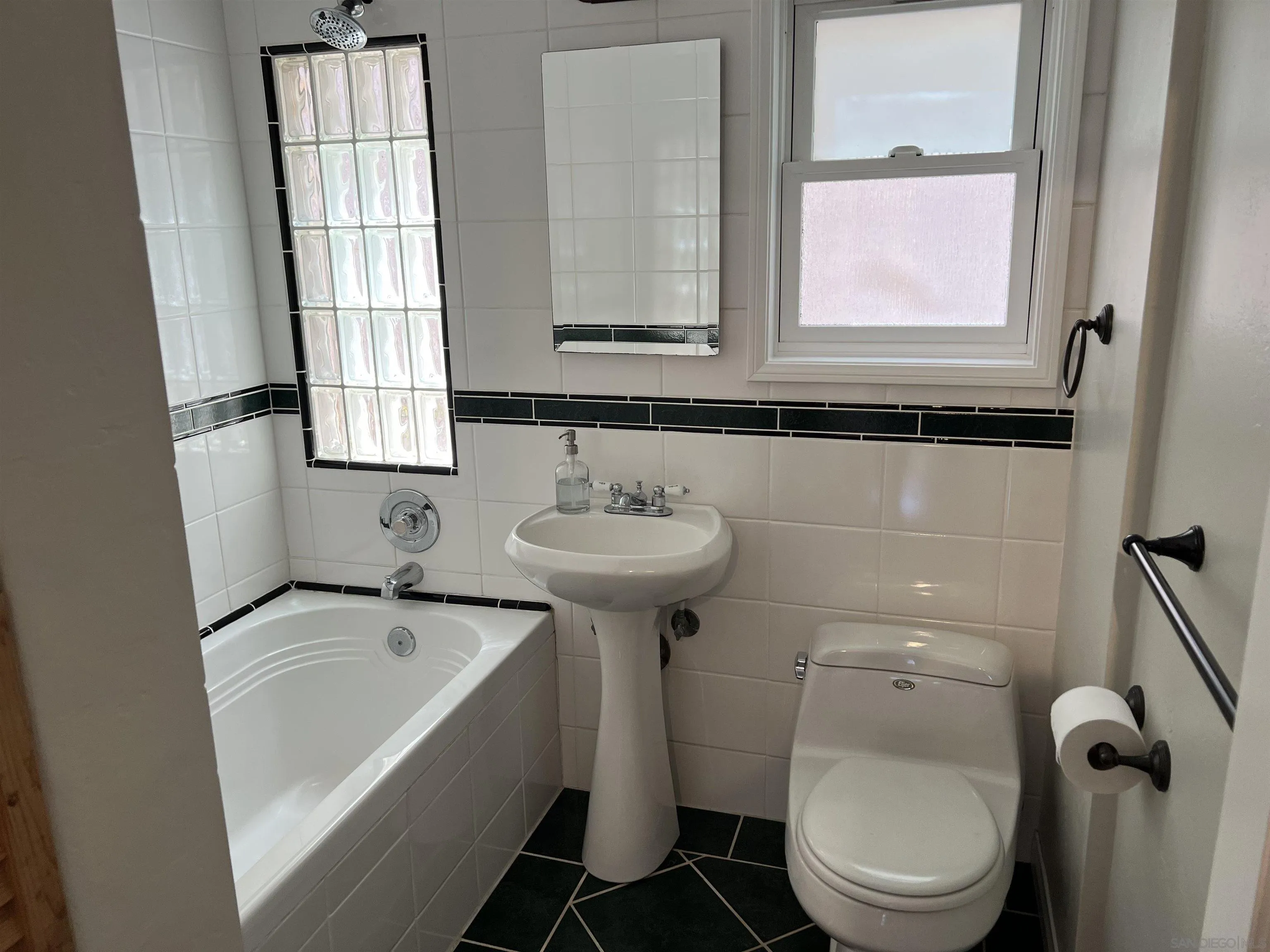https://cdn.realtyfeed.com/cdn/127/250037044/aca258f591a59f358eec518a47139c42.webp
