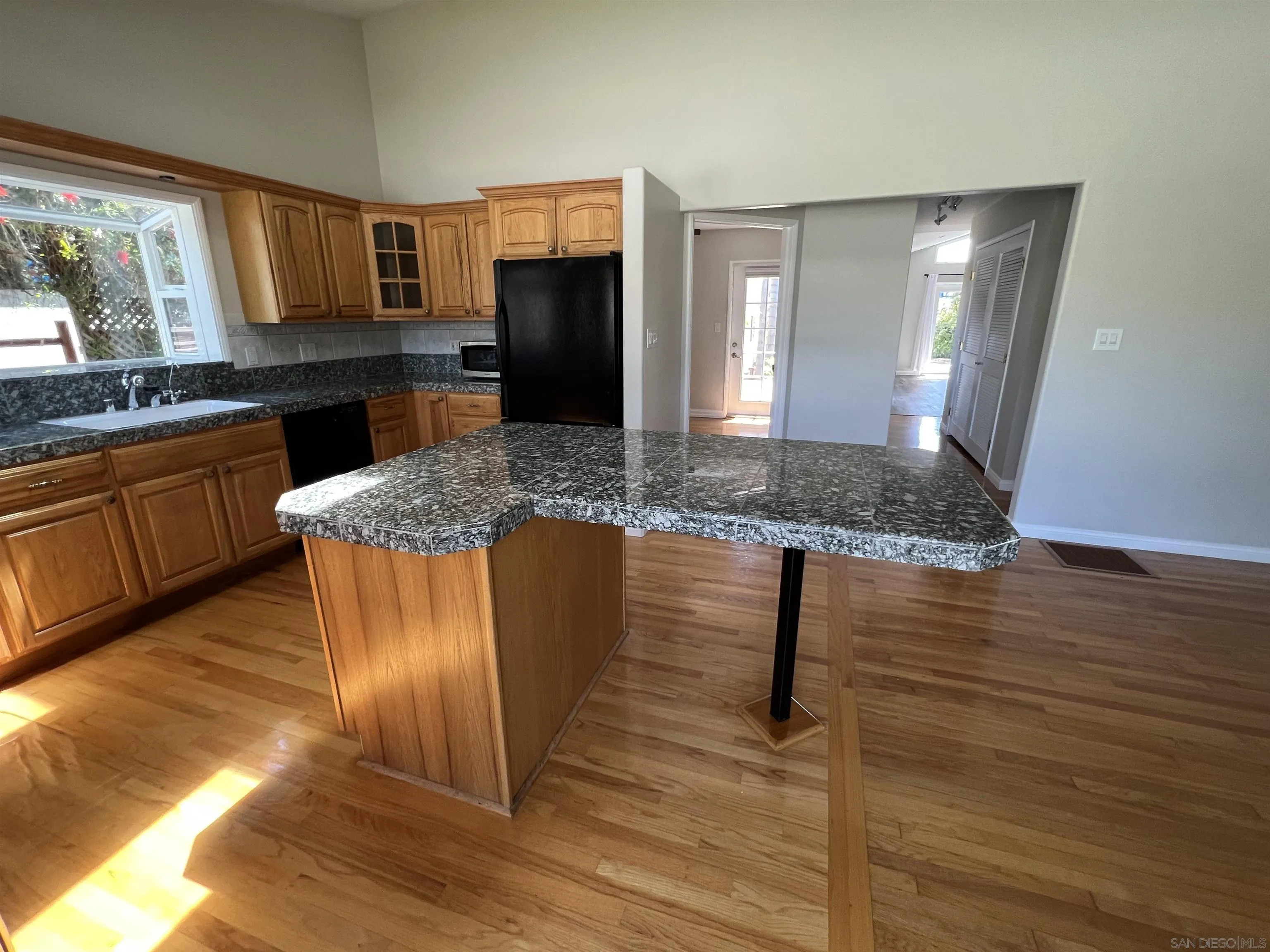 https://cdn.realtyfeed.com/cdn/127/250037044/bfd78bc41b2764e961e743469d49a9a7.webp