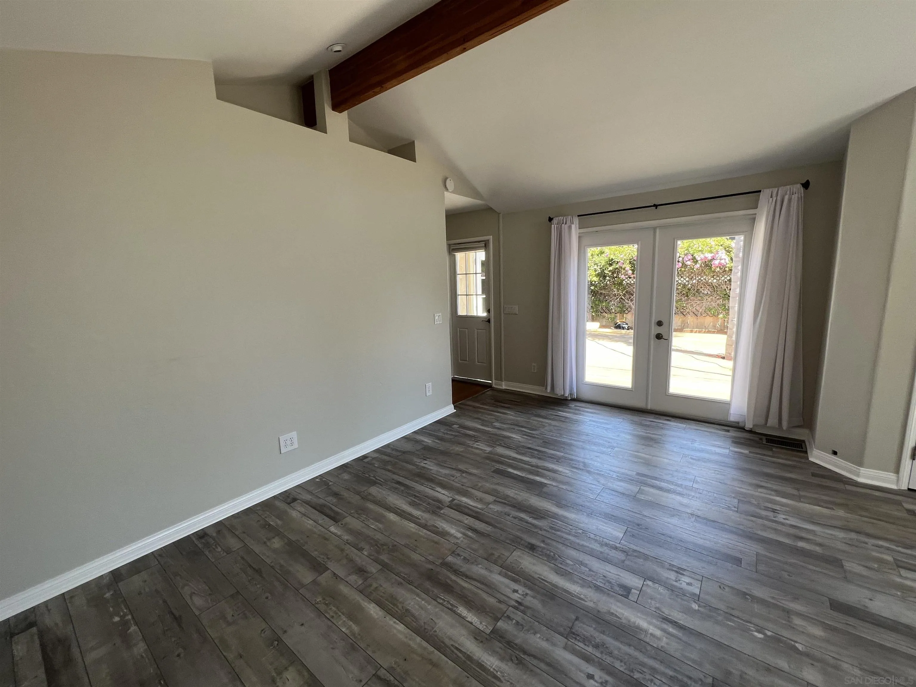 https://cdn.realtyfeed.com/cdn/127/250037044/ff3645fb97b6ed00caa75cc8dc74c843.webp