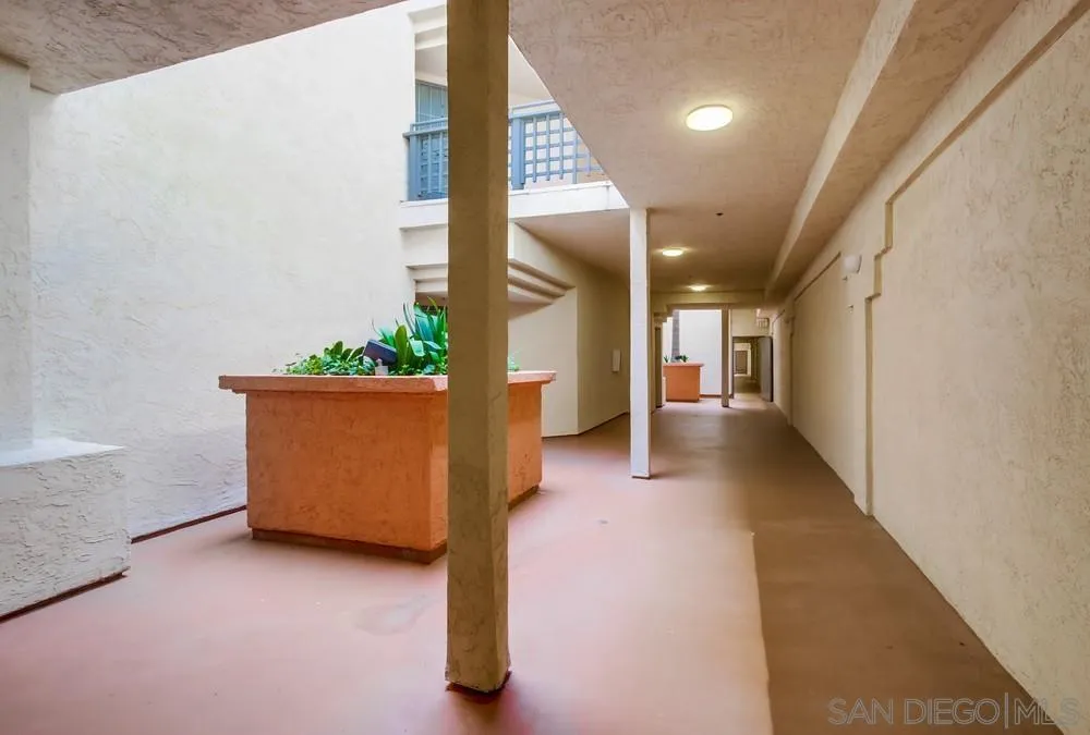 https://cdn.realtyfeed.com/cdn/127/250037045/b8ca1620d93f48a08934be9d054aa6ff.webp