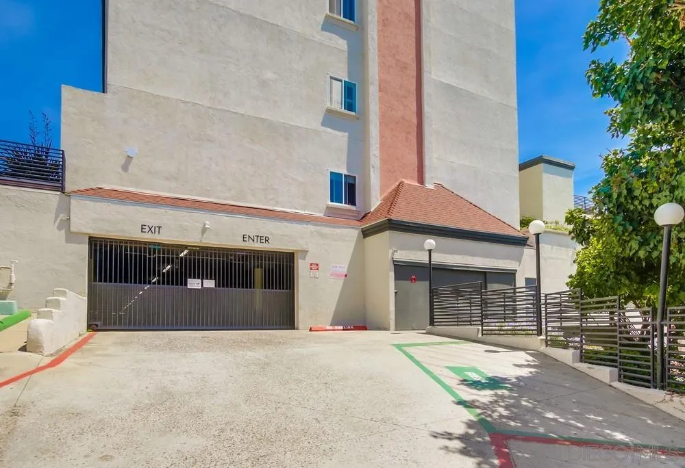 https://cdn.realtyfeed.com/cdn/127/250037045/cd030c46e4bb46f1cc0438bee10d4c5c.webp