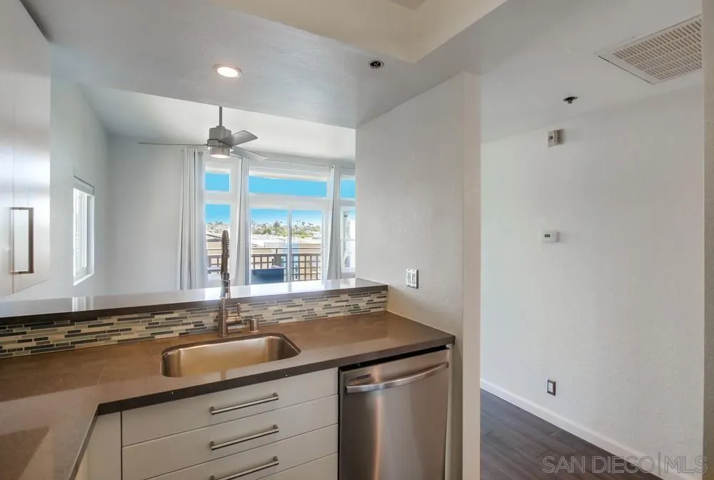 https://cdn.realtyfeed.com/cdn/127/250037045/fda56103b0f422985974a0cd07ca0b9d.webp