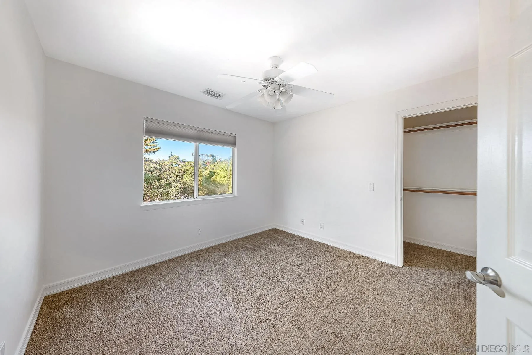 https://cdn.realtyfeed.com/cdn/127/250037046/119397bacaf5f33bced4d2a7451194c0.webp
