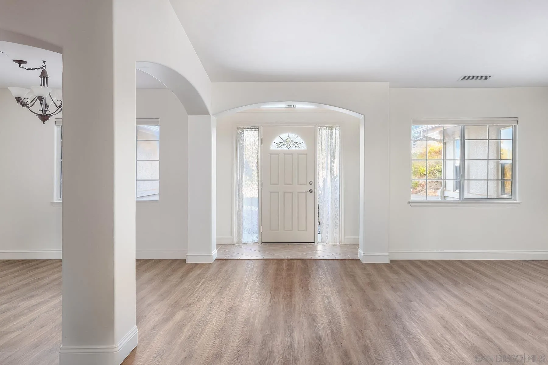 https://cdn.realtyfeed.com/cdn/127/250037046/e209e6ea2bec2ecdd8f02f9ae7175750.webp