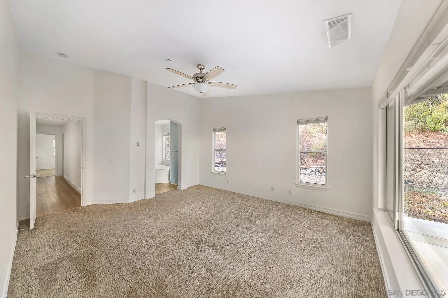 https://cdn.realtyfeed.com/cdn/127/250037046/ece4d251d560b8fa4270b4719347b551.webp