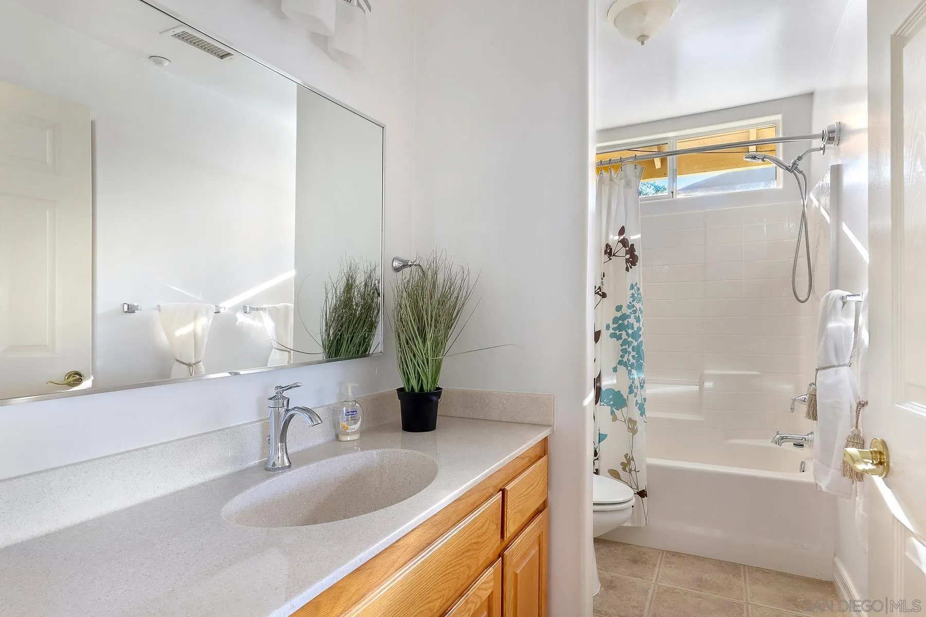 https://cdn.realtyfeed.com/cdn/127/250037046/f8f12ae72db1b87c48d821a1a22136b2.webp