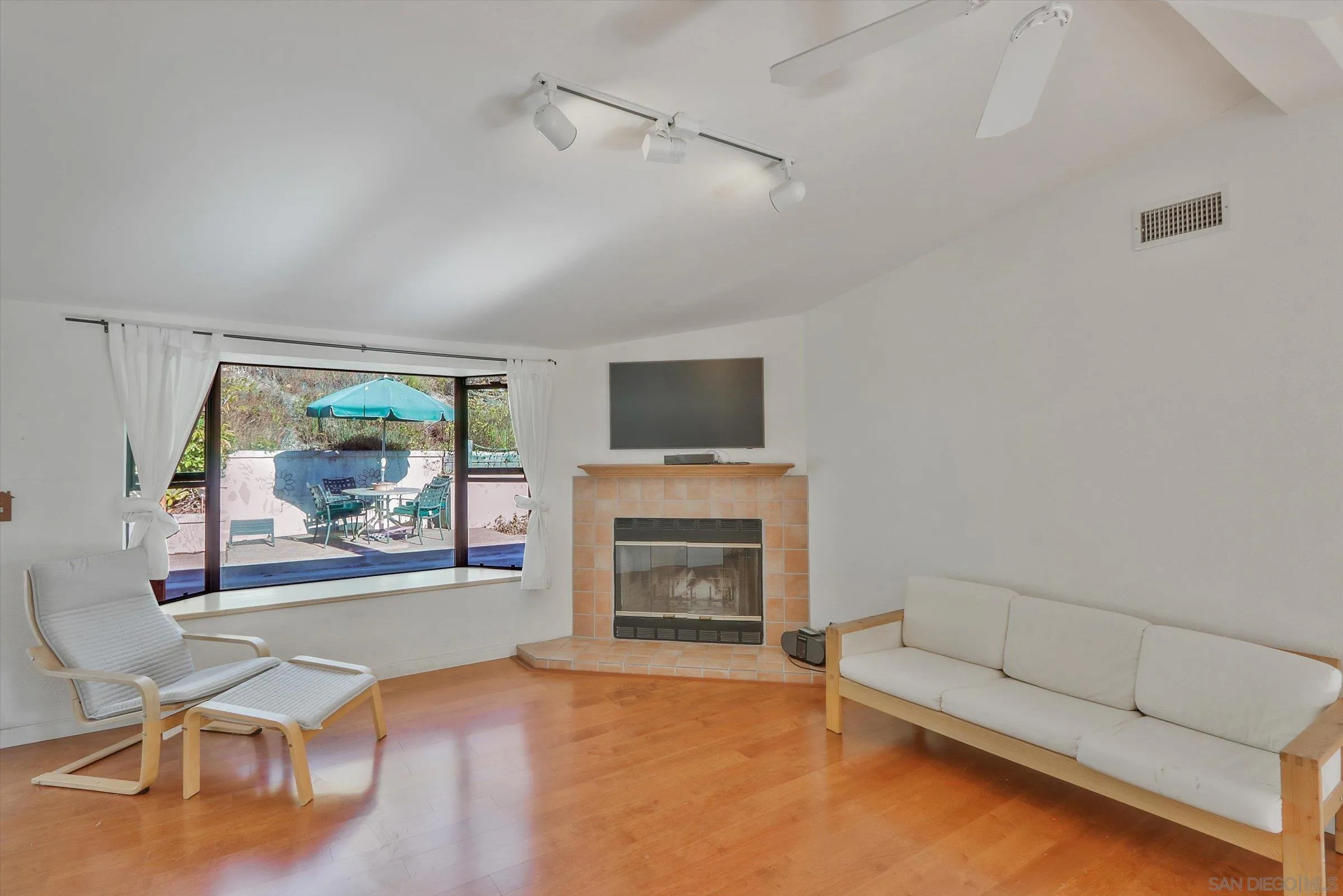 https://cdn.realtyfeed.com/cdn/127/250037047/5d6ac9789895179d49acf1f4087924eb.webp