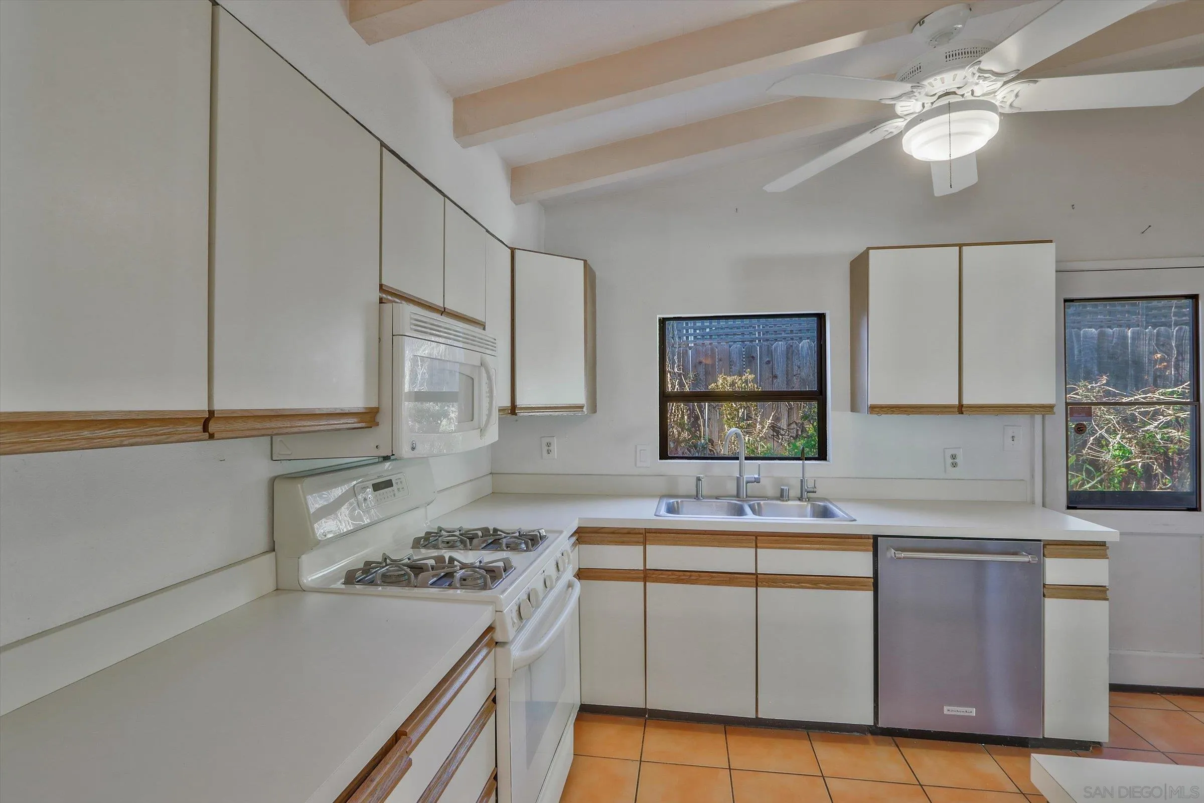 https://cdn.realtyfeed.com/cdn/127/250037047/63438cb48712fb7277238f430616838b.webp