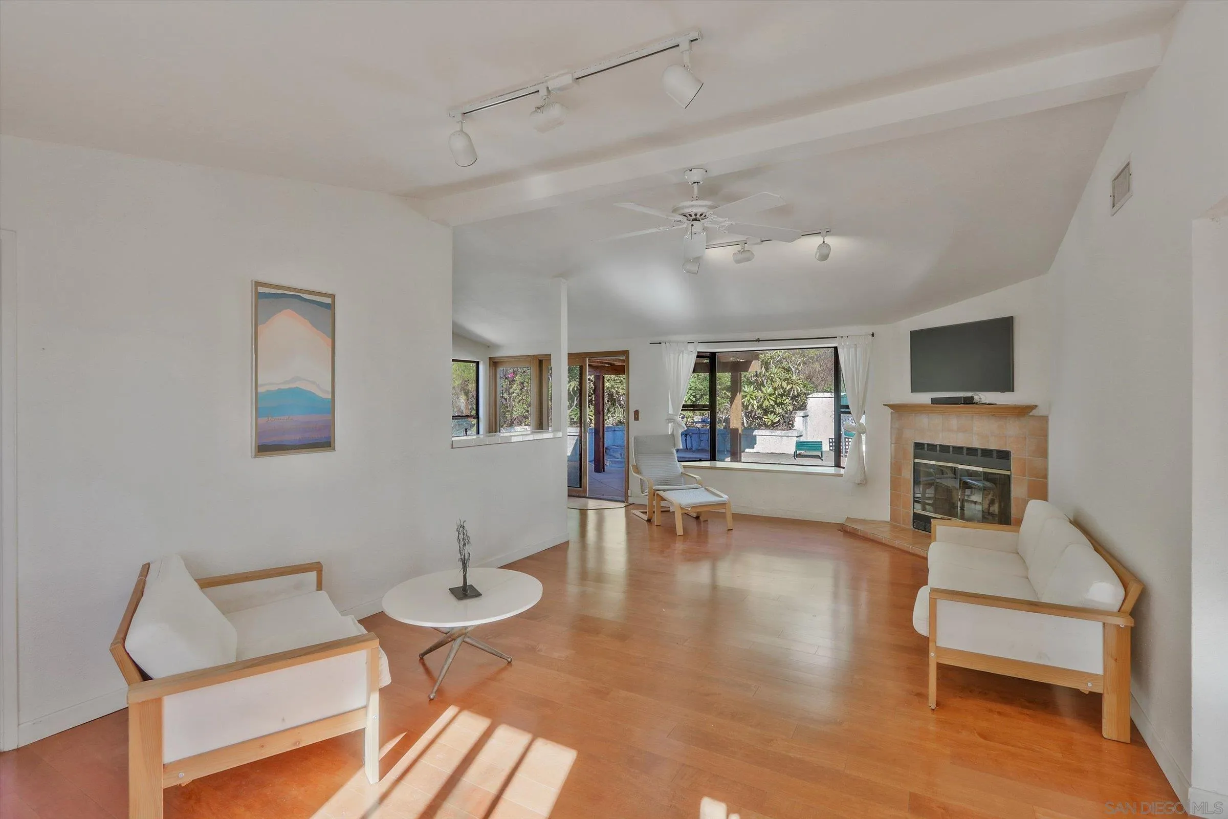 https://cdn.realtyfeed.com/cdn/127/250037047/7762dba98f9f0c0c45e5b8b6fbfaa712.webp