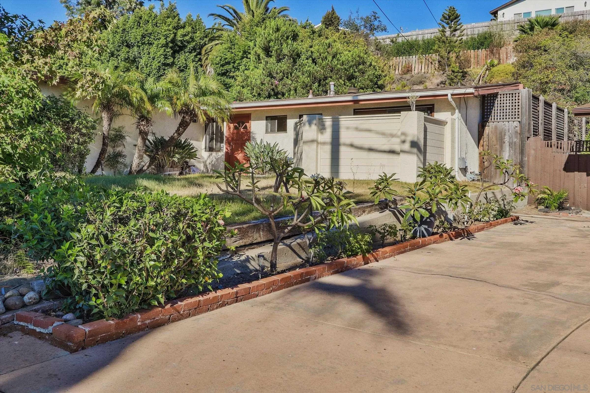 https://cdn.realtyfeed.com/cdn/127/250037047/9763b35674191b142615963f8f538cfb.webp
