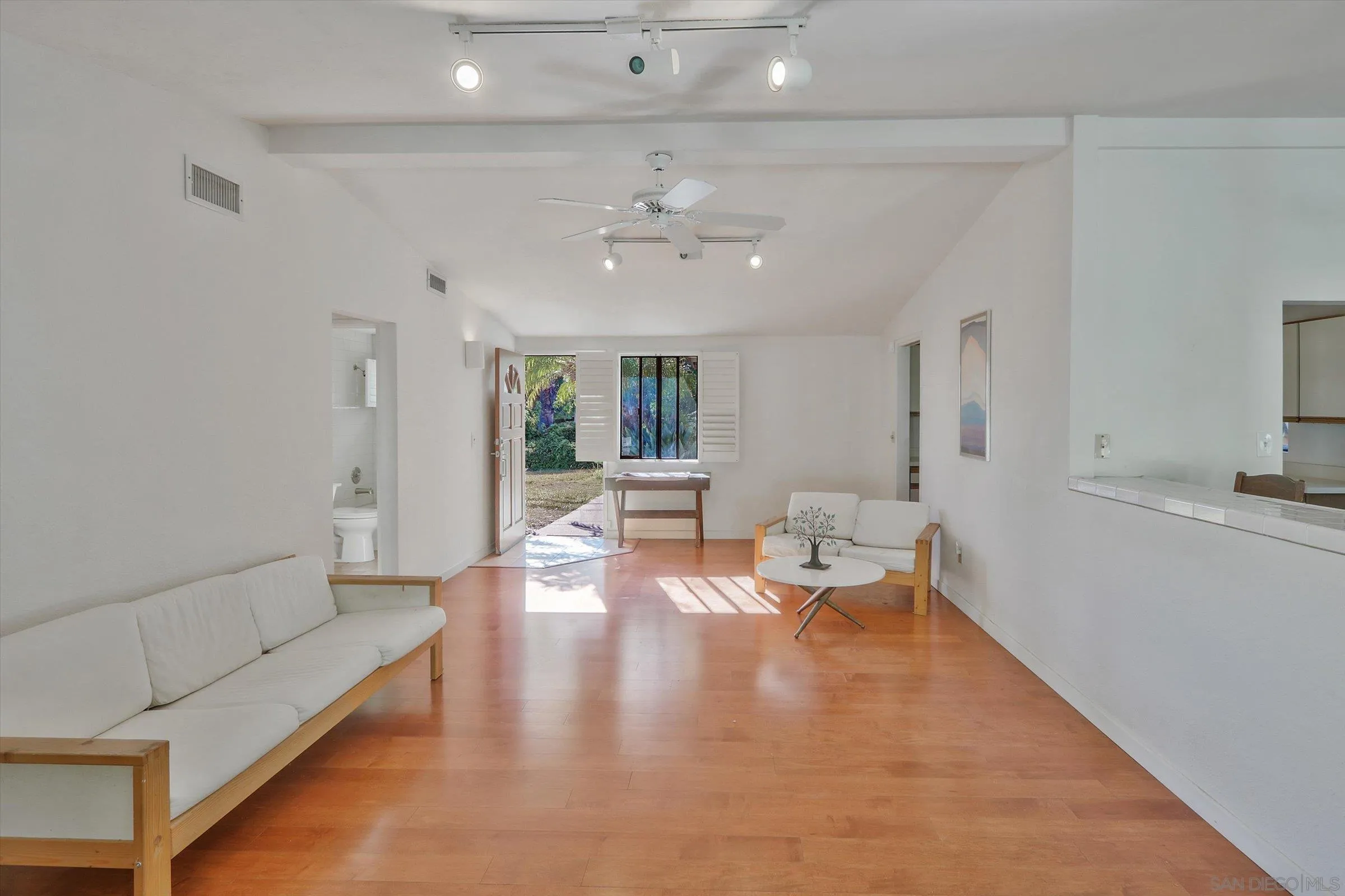 https://cdn.realtyfeed.com/cdn/127/250037047/9a0fccf9c13694c8c1fbba16dc02c595.webp