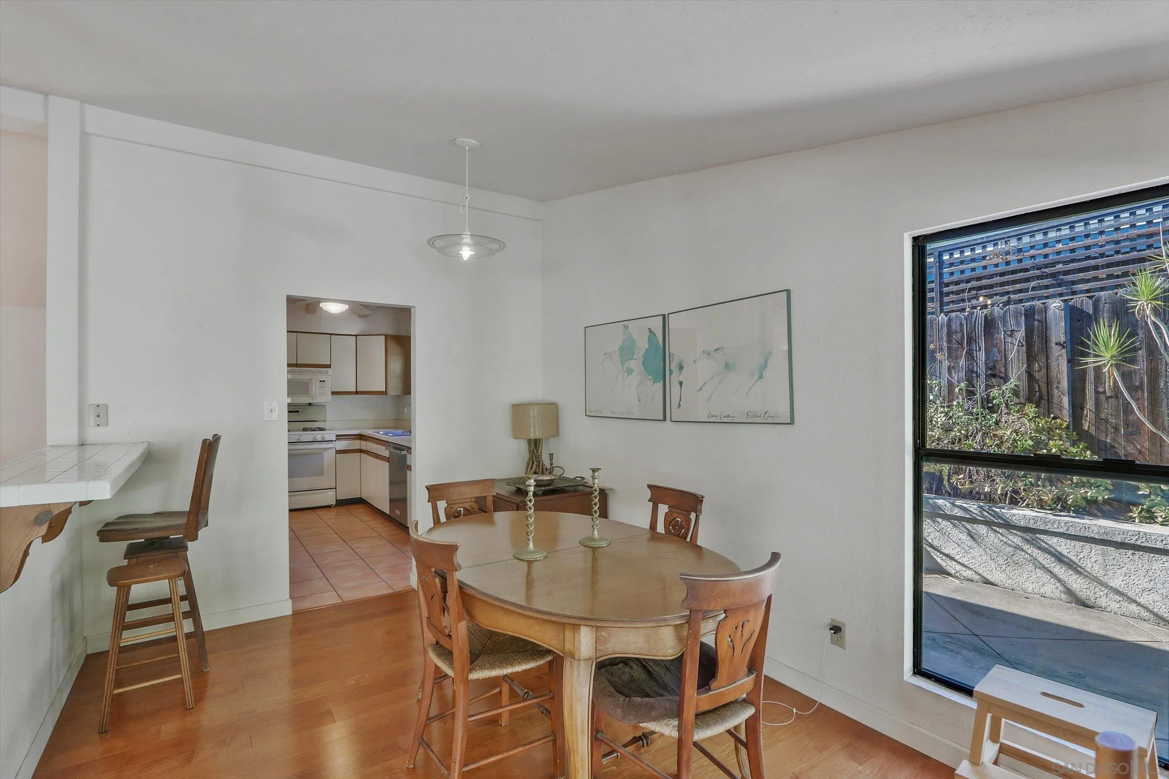 https://cdn.realtyfeed.com/cdn/127/250037047/e32fad74fe52f4b391c5c52b6fd570cd.webp