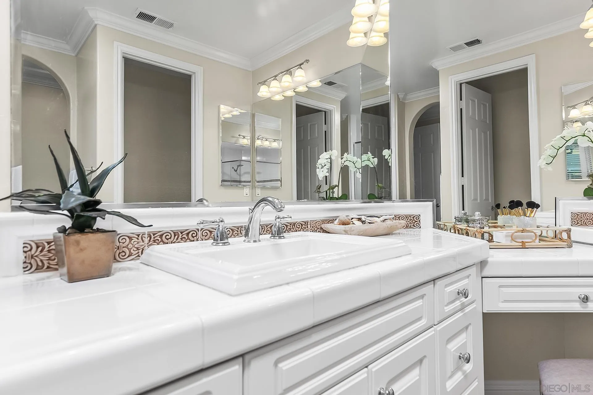 https://cdn.realtyfeed.com/cdn/127/250037051/0f758d28f826291a69d8b3e410e8d30a.webp