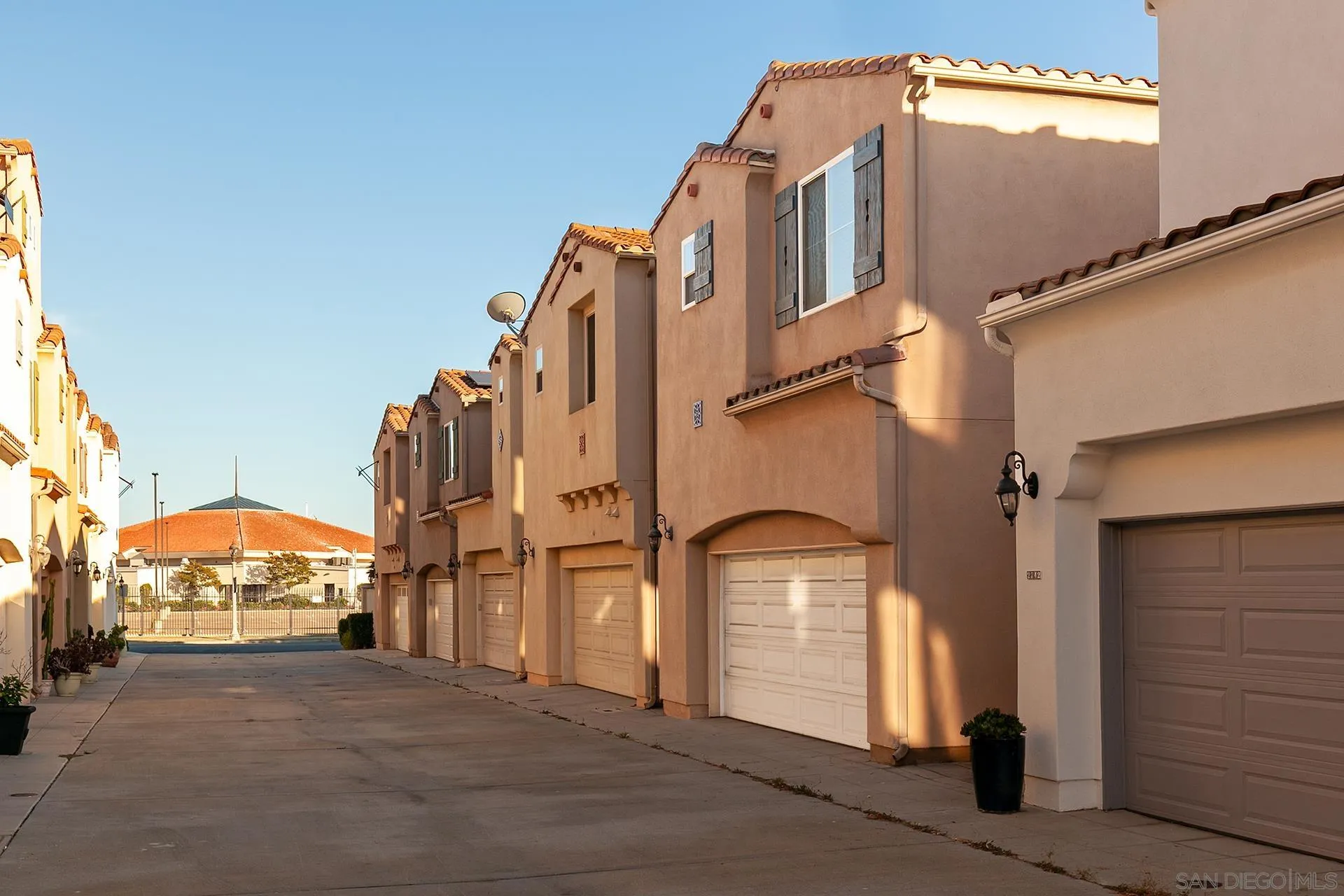 https://cdn.realtyfeed.com/cdn/127/250037051/15f096e6595879d683827a9f79fb9b8b.webp