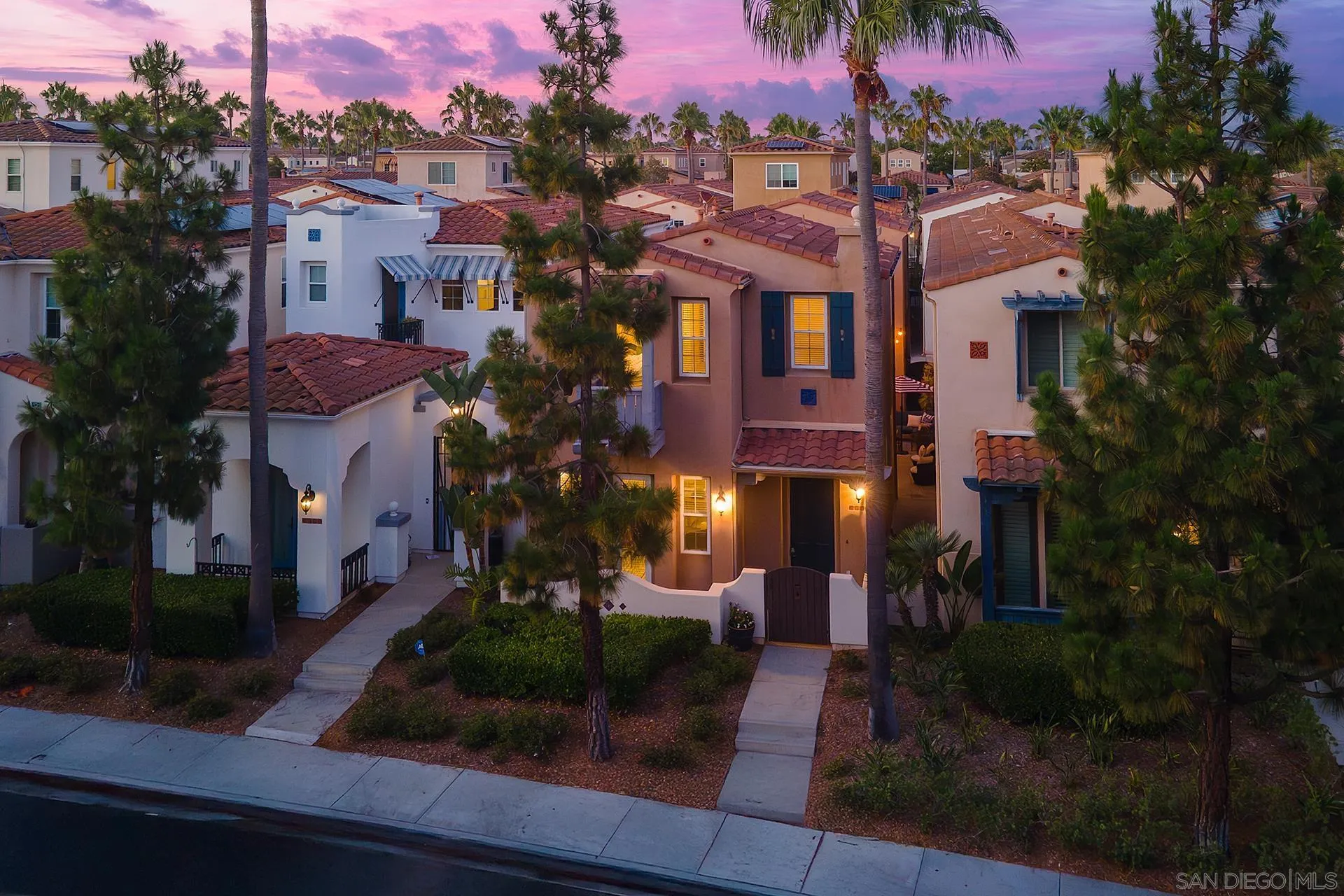 https://cdn.realtyfeed.com/cdn/127/250037051/2ac91f08896462f8c94025e393bf24f1.webp