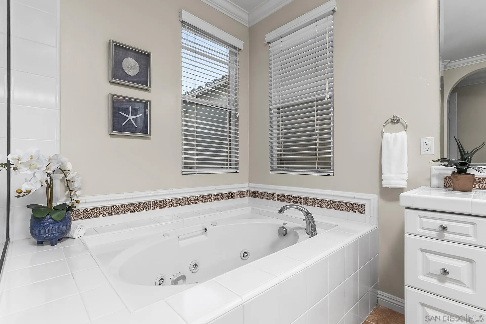 https://cdn.realtyfeed.com/cdn/127/250037051/4931dc61b10674e602fd0846d5cdf87b.webp