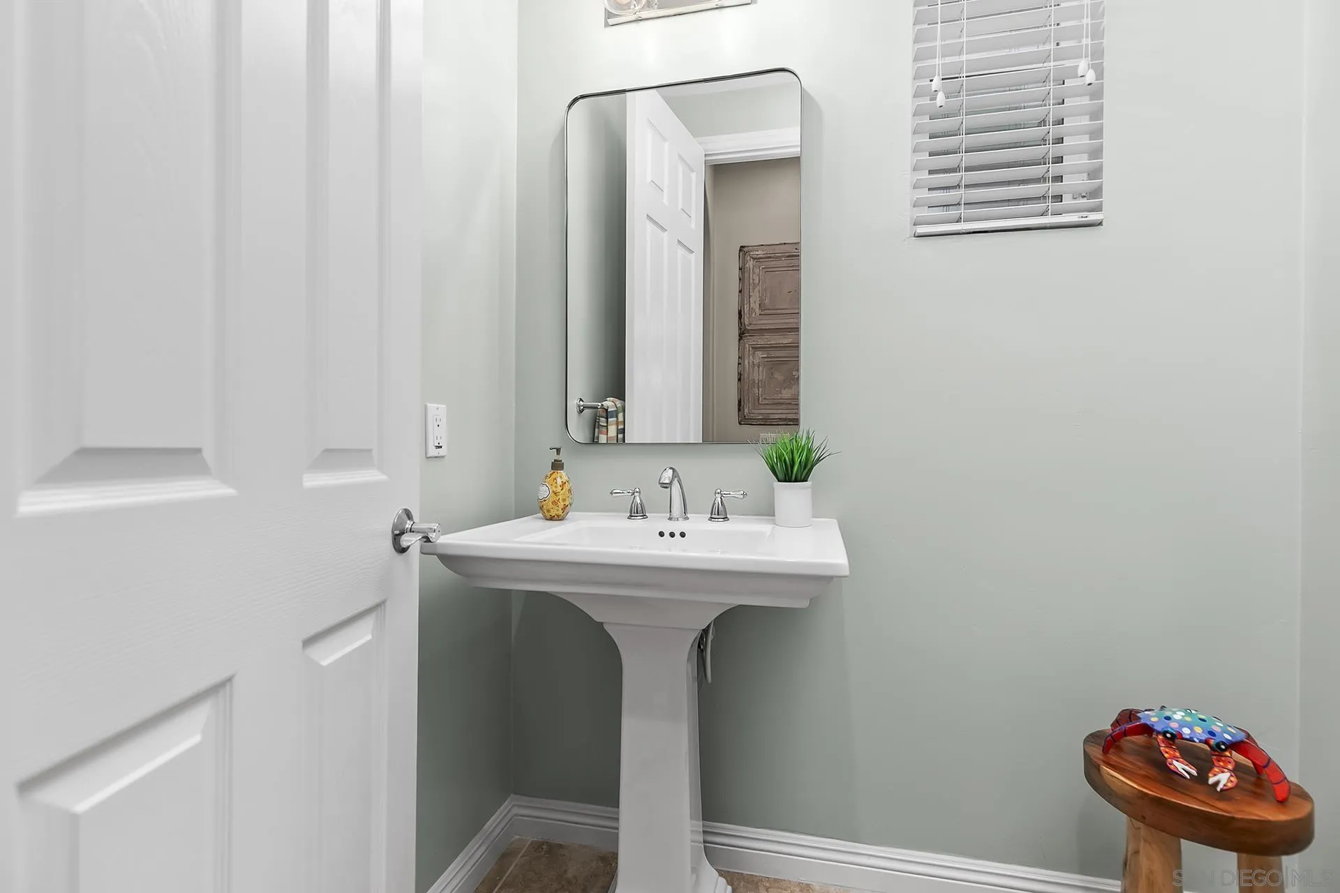 https://cdn.realtyfeed.com/cdn/127/250037051/75cd1ee96c968e8f08b94d1585a8c5ad.webp