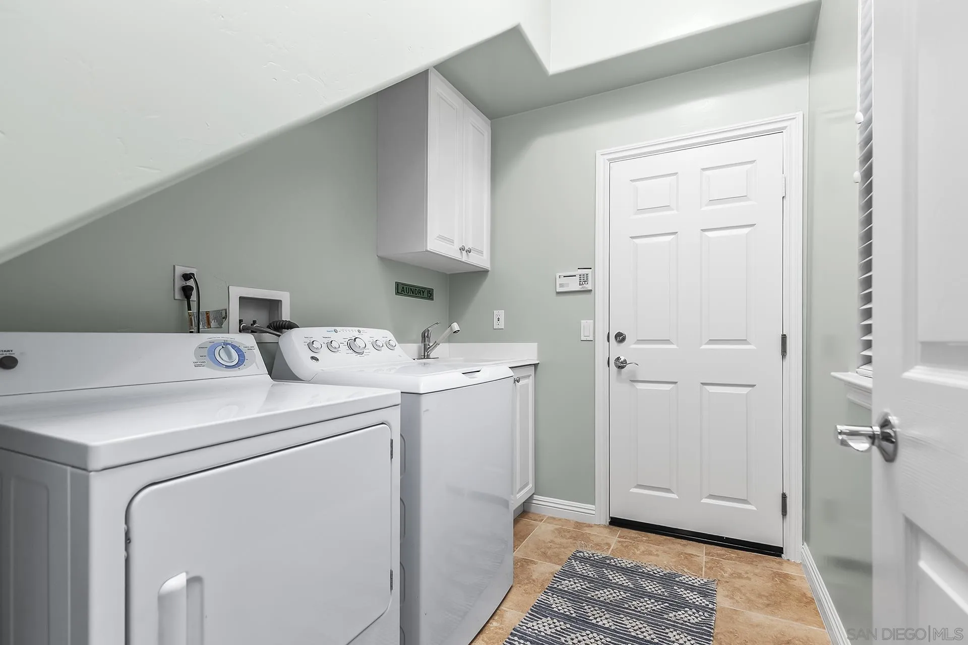 https://cdn.realtyfeed.com/cdn/127/250037051/bdd8f3b94832e4aba565e5e617336bf2.webp