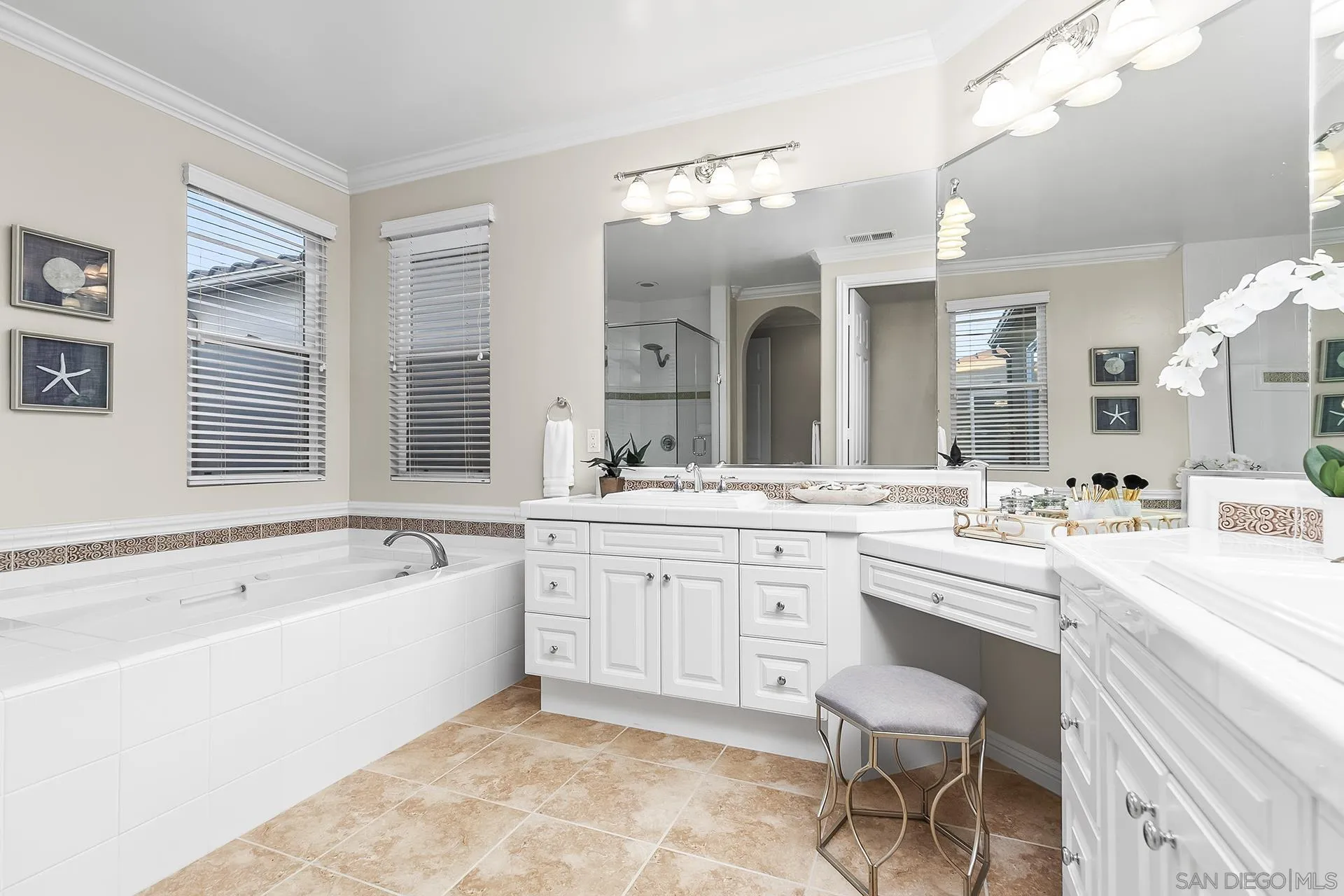 https://cdn.realtyfeed.com/cdn/127/250037051/c6991489708e6a6f73d57f4549c07599.webp