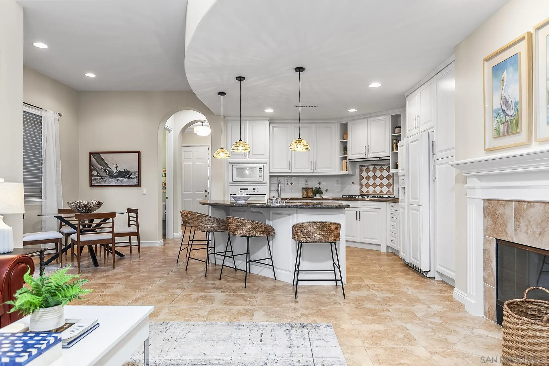https://cdn.realtyfeed.com/cdn/127/250037051/cc9bc9b7e19e48f2e9addd2decac36e8.webp
