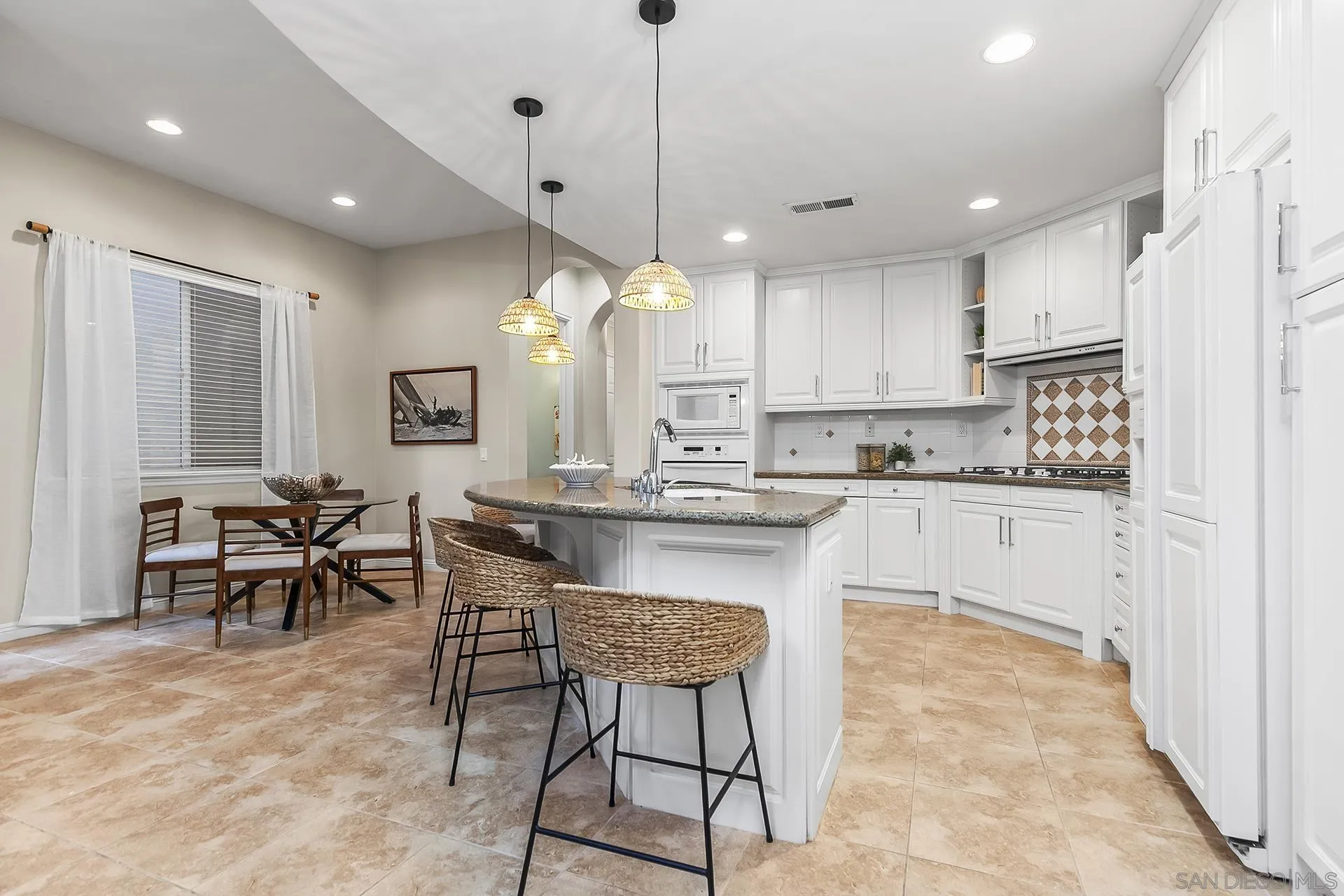 https://cdn.realtyfeed.com/cdn/127/250037051/d74ad437dfd6c4710bdebe2bb74a9287.webp