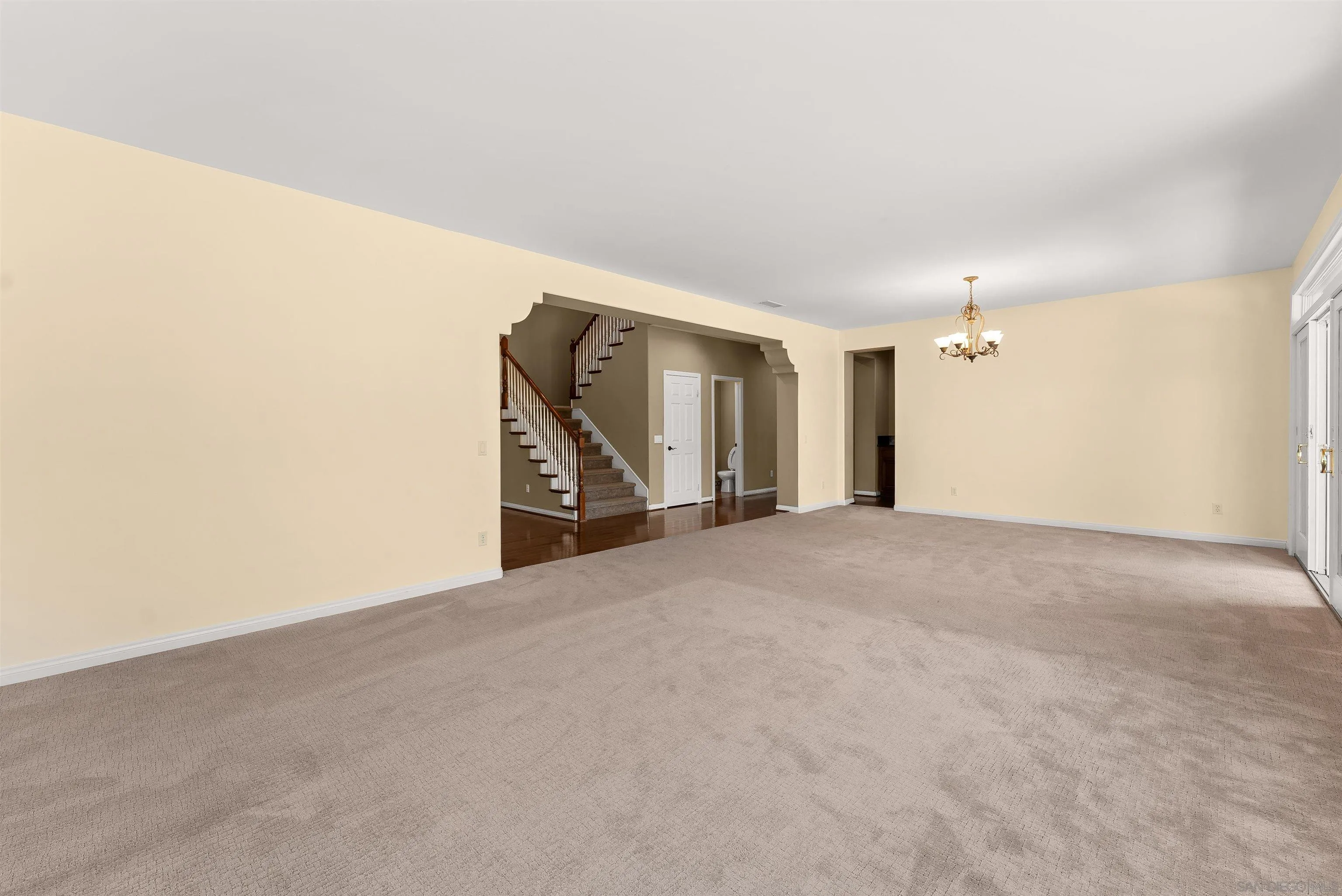 https://cdn.realtyfeed.com/cdn/127/250037053/2fe0446491c8426a913ab238fcfdf32c.webp