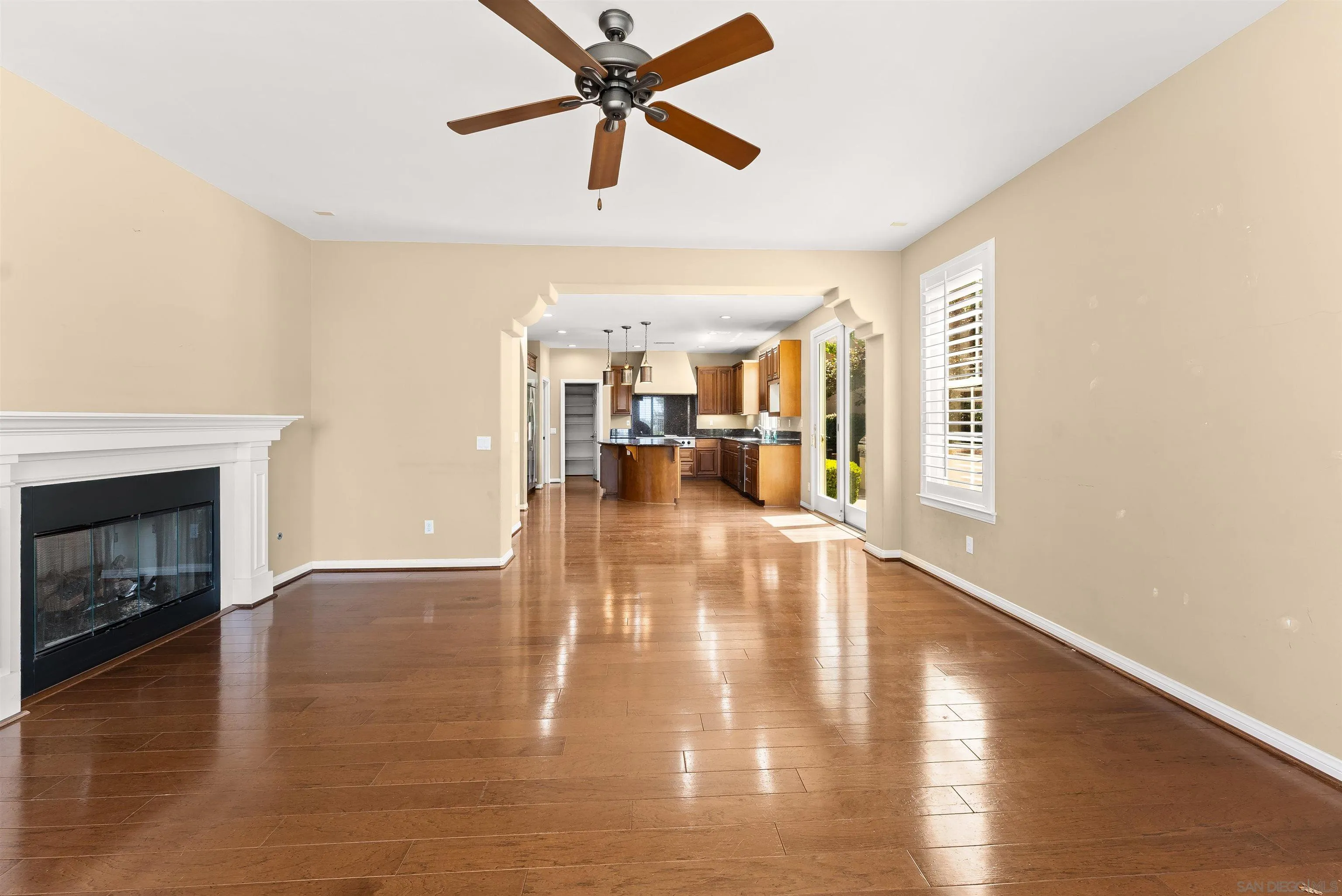 https://cdn.realtyfeed.com/cdn/127/250037053/3461496bea4c2b19008613a7310ec8c0.webp