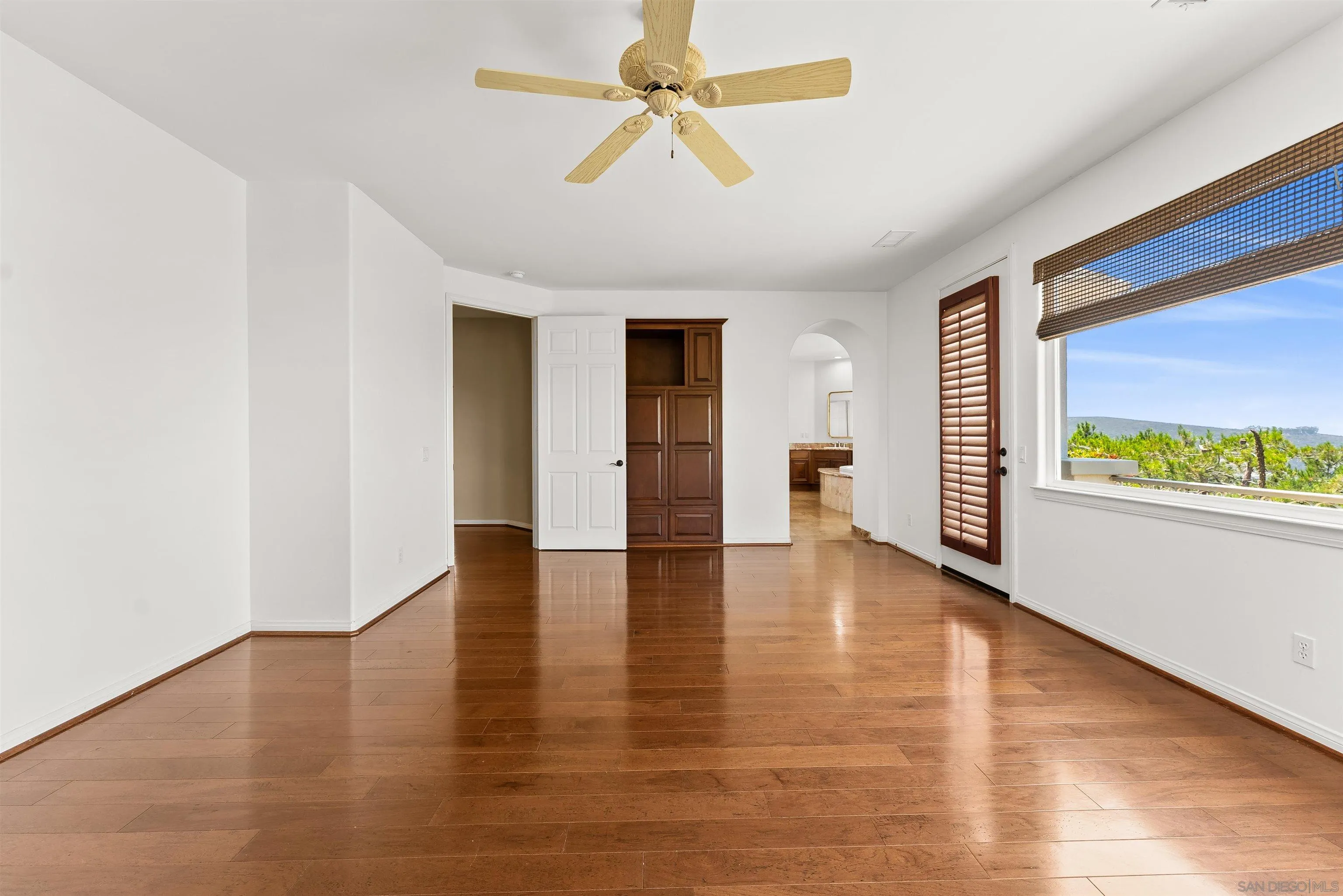 https://cdn.realtyfeed.com/cdn/127/250037053/3c83097470130b7be79e2839e5a09e88.webp