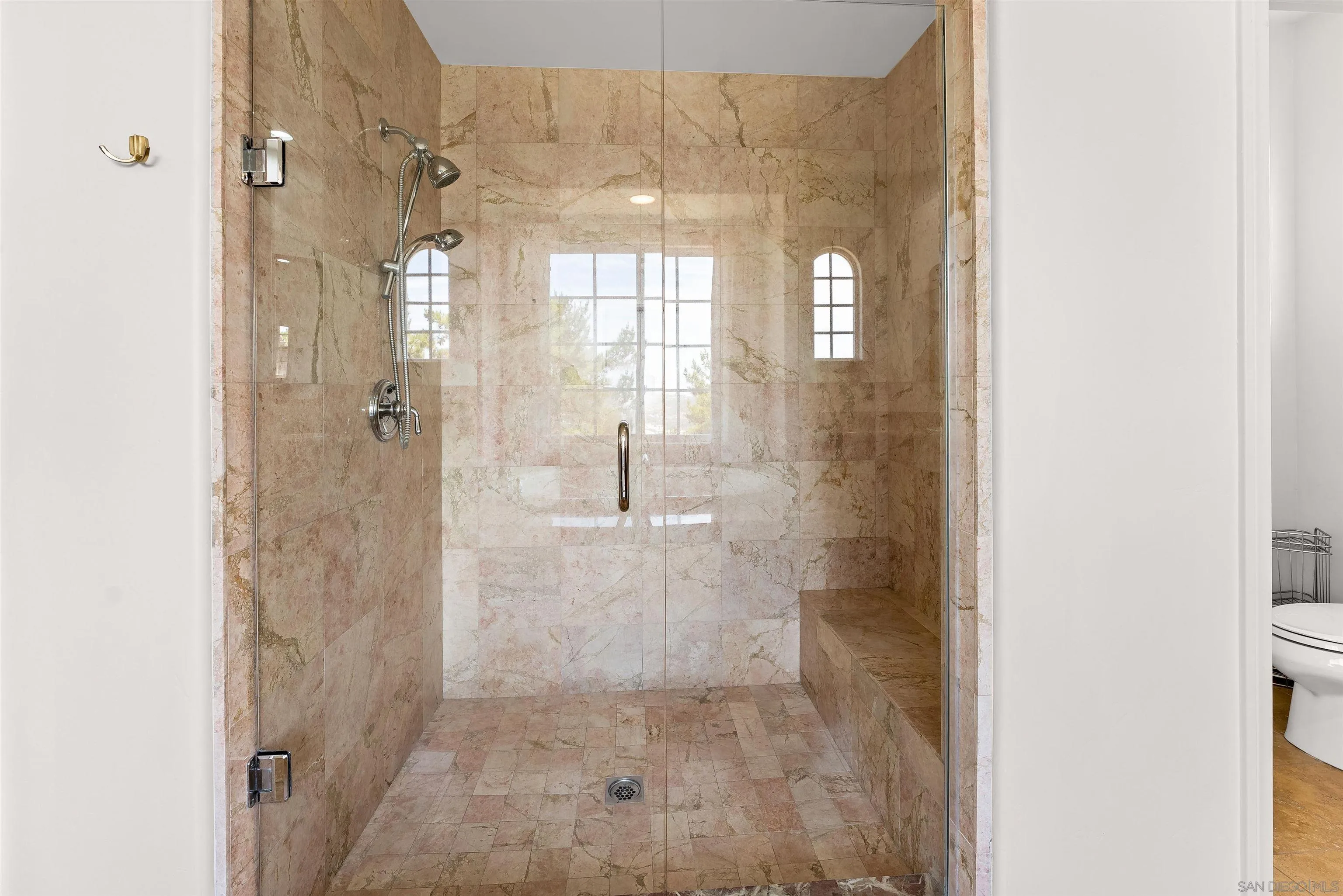https://cdn.realtyfeed.com/cdn/127/250037053/6ab8a434f9c1088d1768568f4e7ba5c7.webp