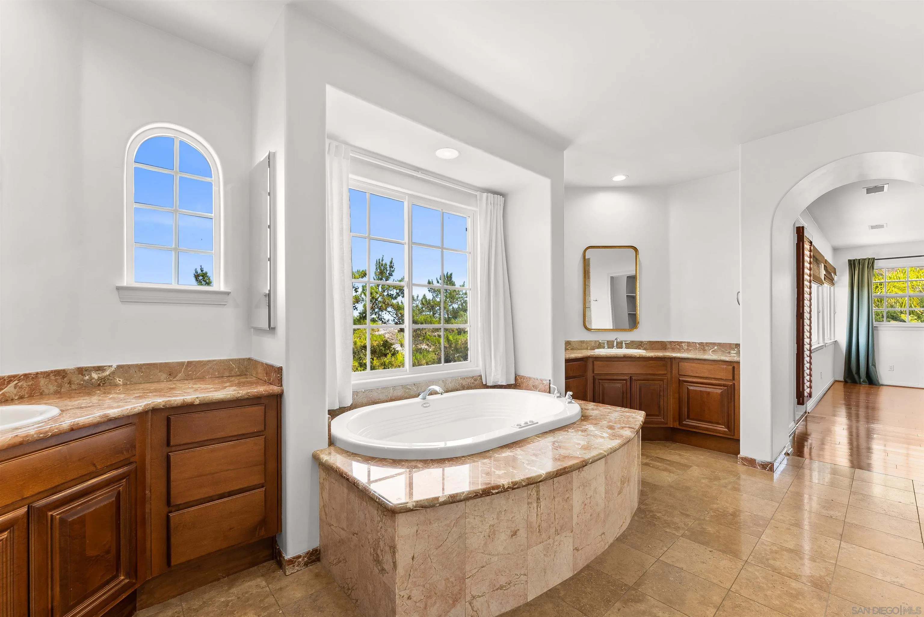 https://cdn.realtyfeed.com/cdn/127/250037053/88dfb88c6b0d72ecfacc89e4907dce6b.webp