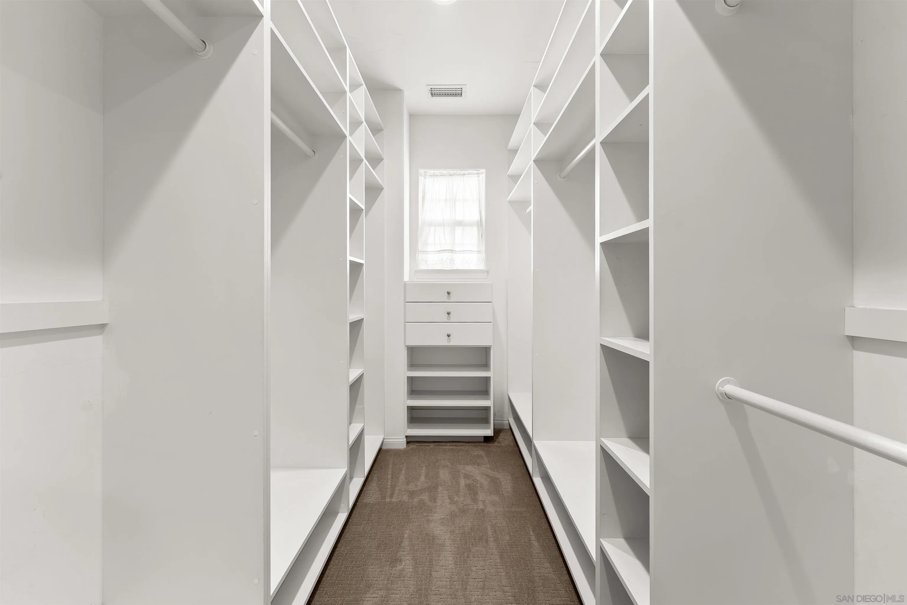 https://cdn.realtyfeed.com/cdn/127/250037053/a5d0b89f326cd3a8c78a681d25f14db4.webp