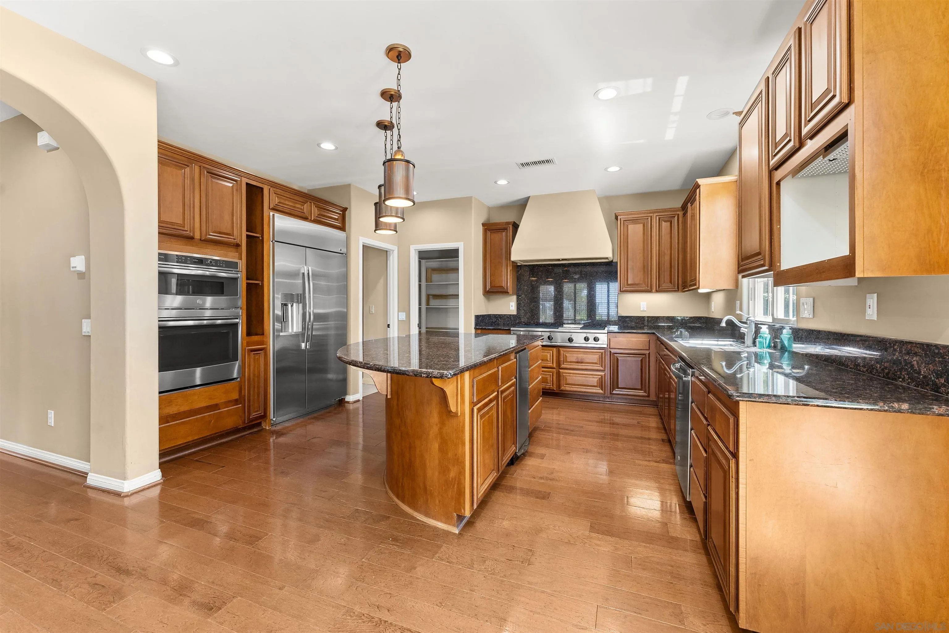 https://cdn.realtyfeed.com/cdn/127/250037053/b45e9765f4f5f7527863235889e5e61b.webp