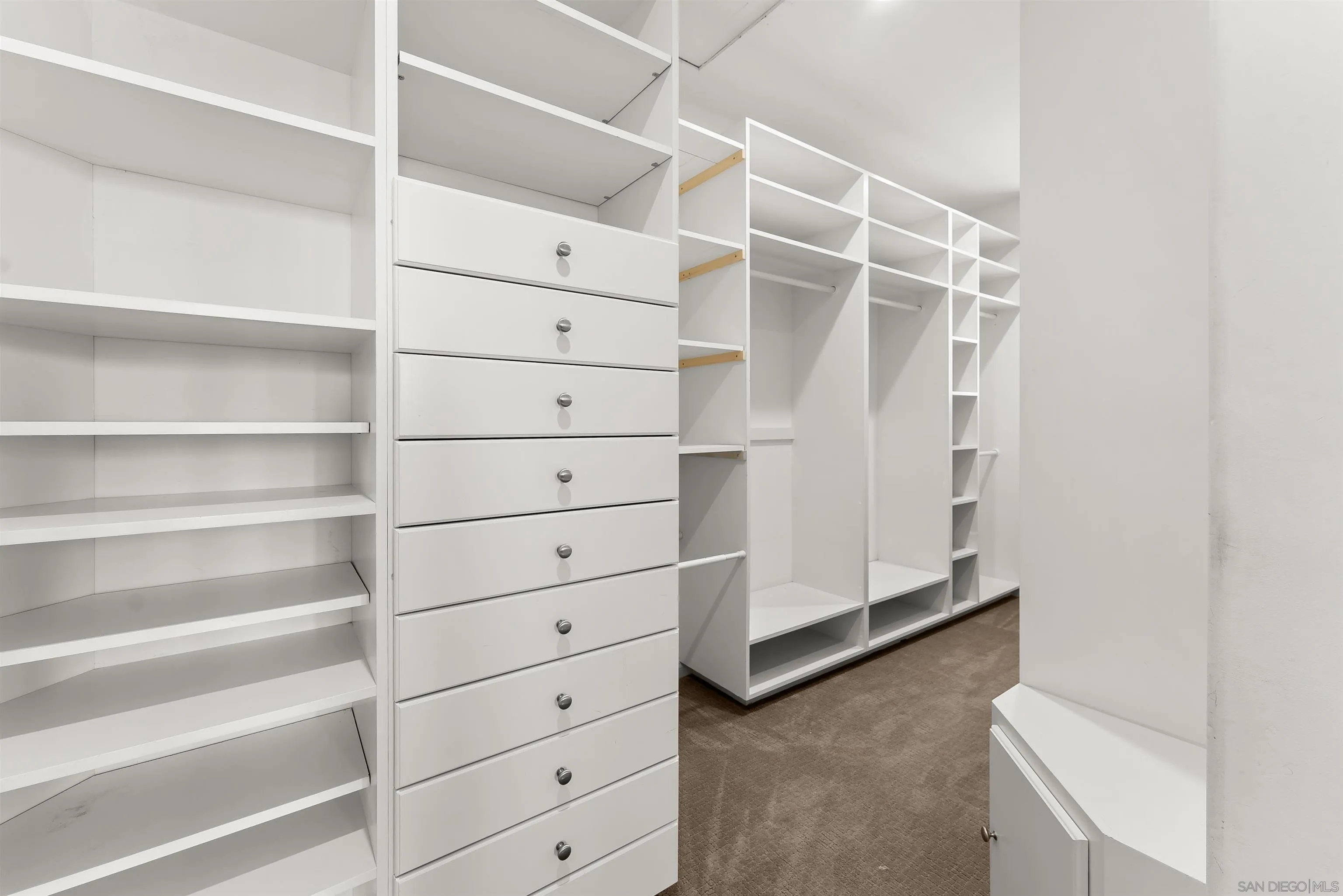https://cdn.realtyfeed.com/cdn/127/250037053/b4b1f65b65278d441271012134103a63.webp