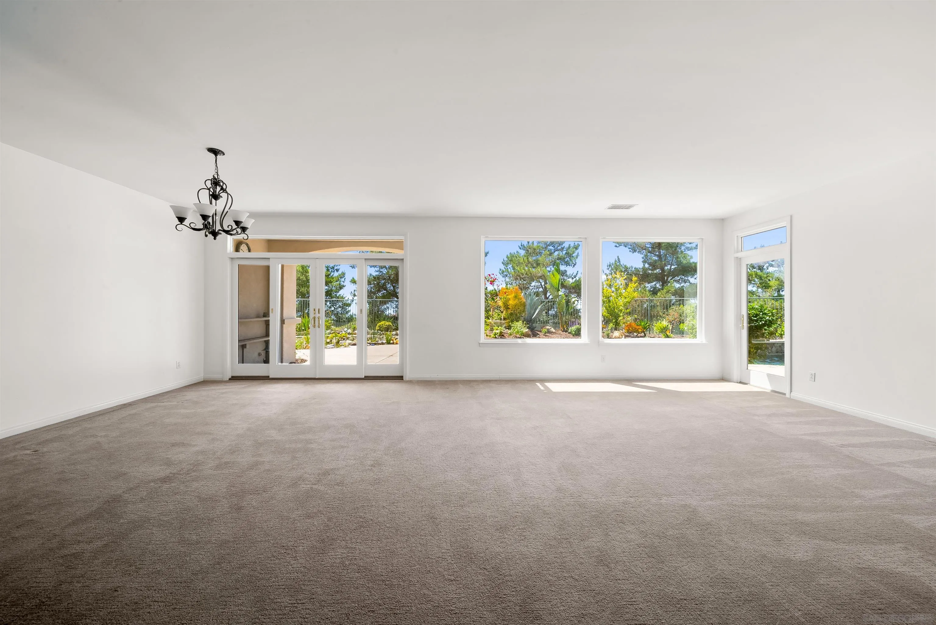 https://cdn.realtyfeed.com/cdn/127/250037053/c689bd2541606ab6e62a6d6c995a07be.webp
