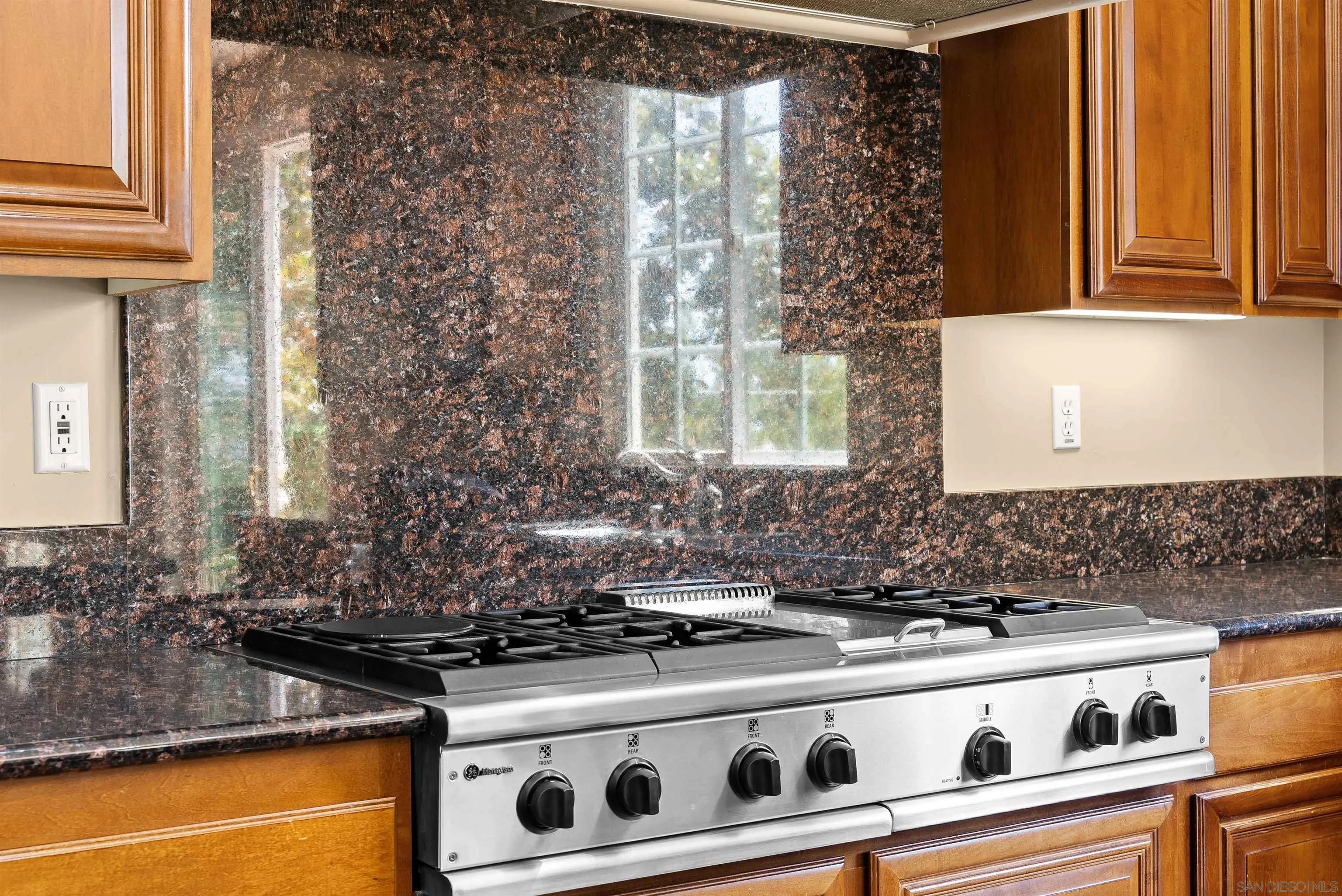 https://cdn.realtyfeed.com/cdn/127/250037053/d8751cf157a87434efc50270cc8aadaf.webp