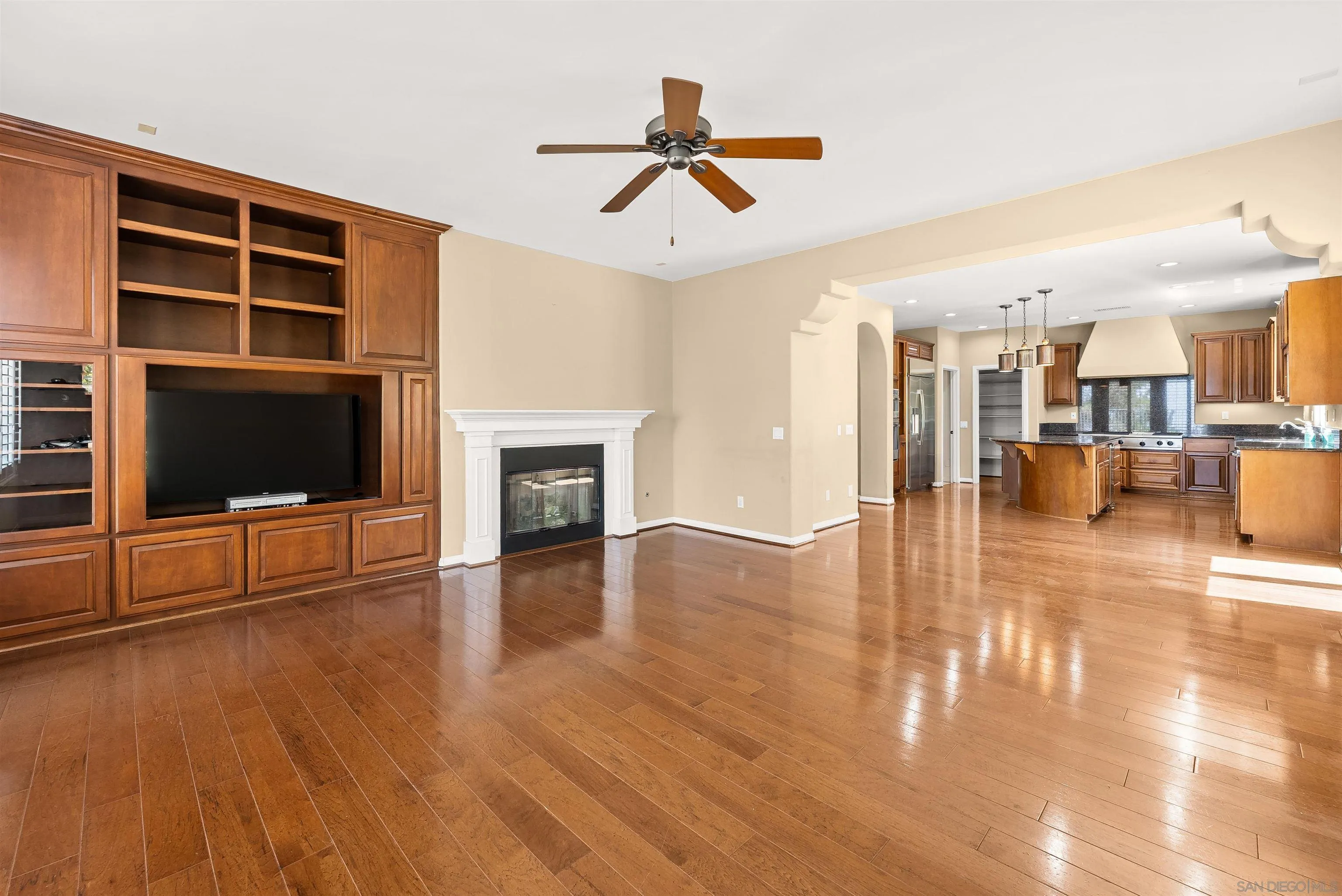 https://cdn.realtyfeed.com/cdn/127/250037053/d970eaa4c9f504b06b20b2fe9dbee0be.webp