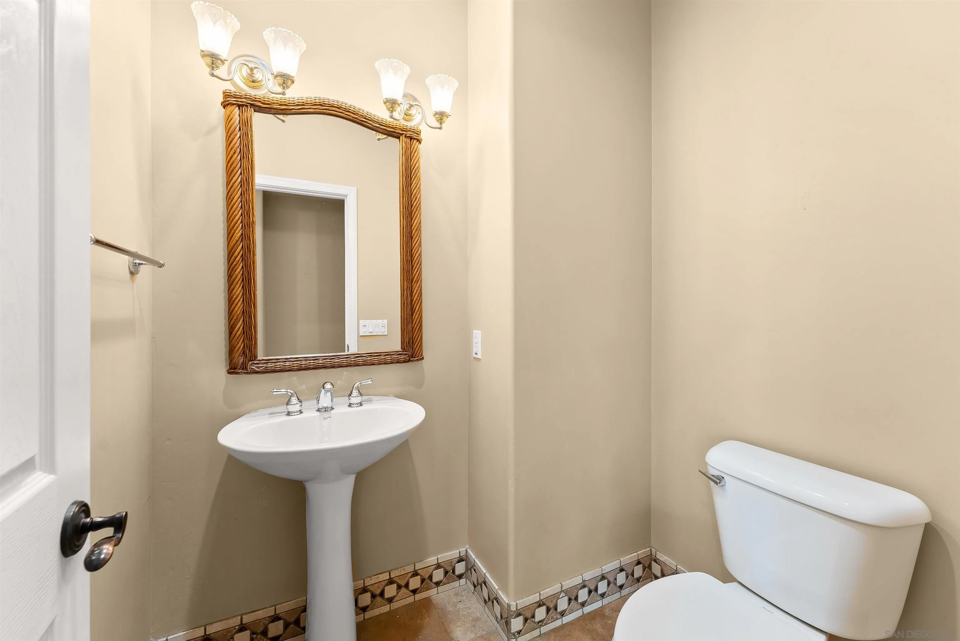 https://cdn.realtyfeed.com/cdn/127/250037053/fe36723a90afbf1aeb3681b4712fa537.webp