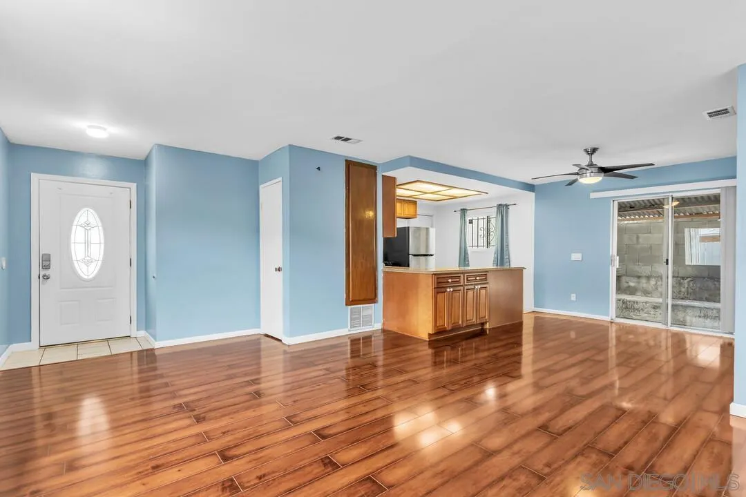 https://cdn.realtyfeed.com/cdn/127/250037056/21860e98984665617e053f2aee30c318.webp